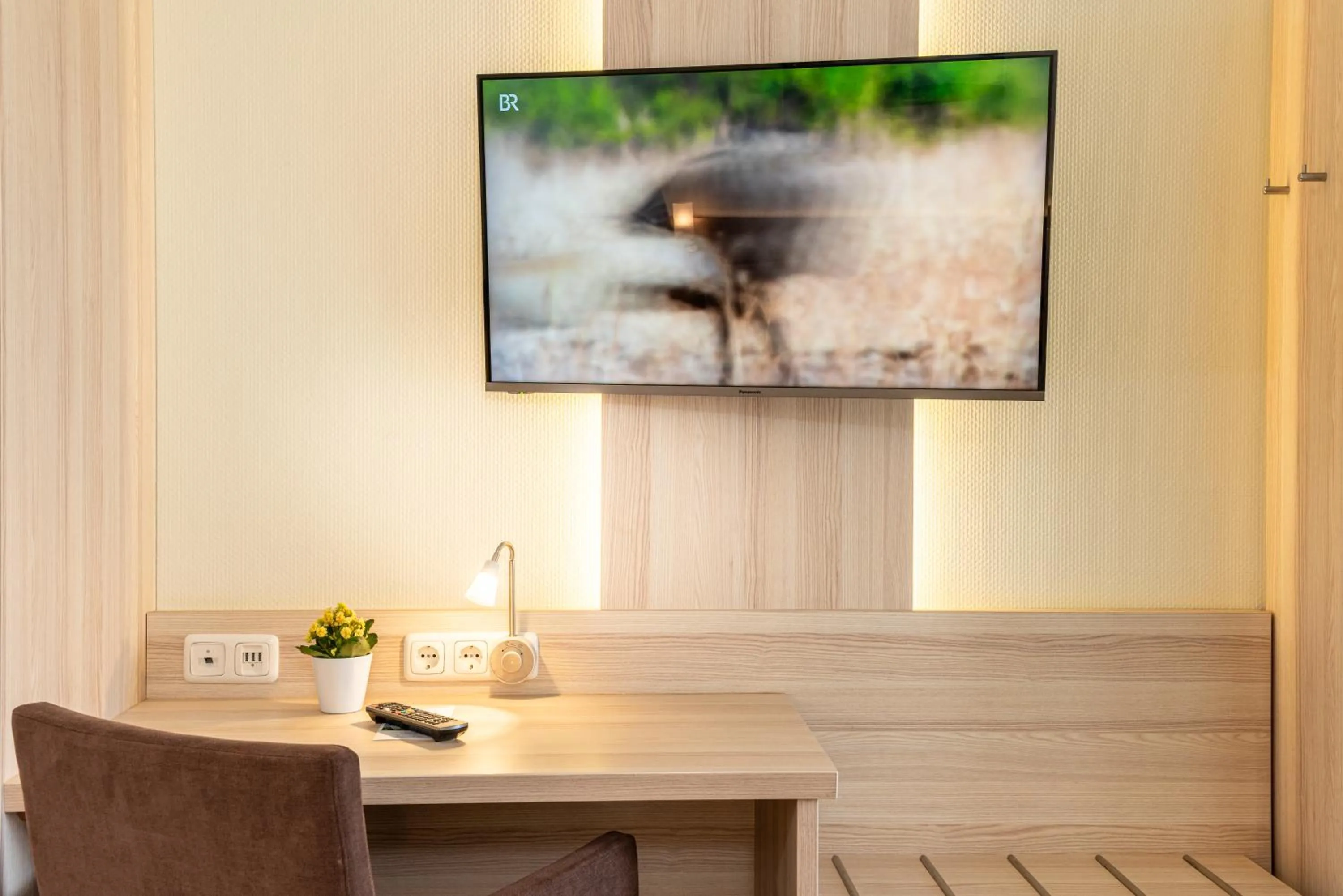 Photo of the whole room in Hotel Am Wiesenweg l 24h check-in