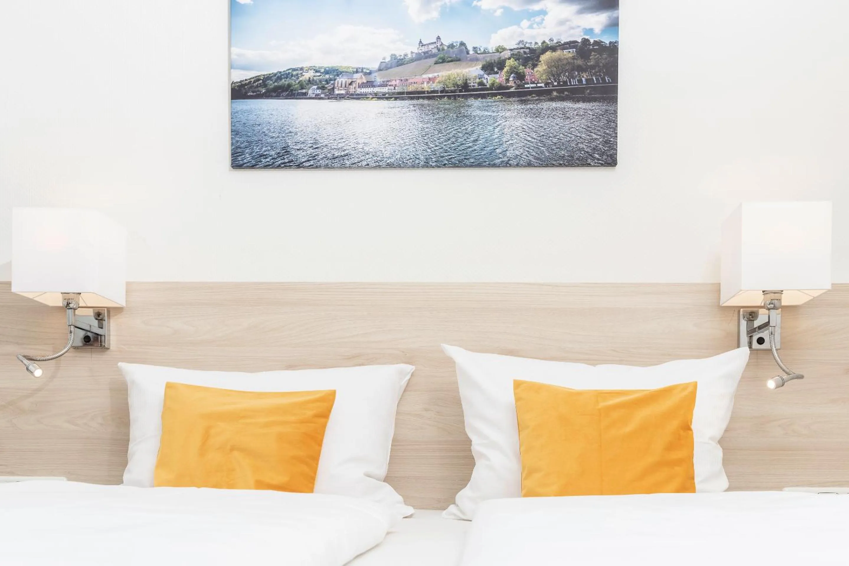 Photo of the whole room, Bed in Hotel Am Wiesenweg l 24h check-in