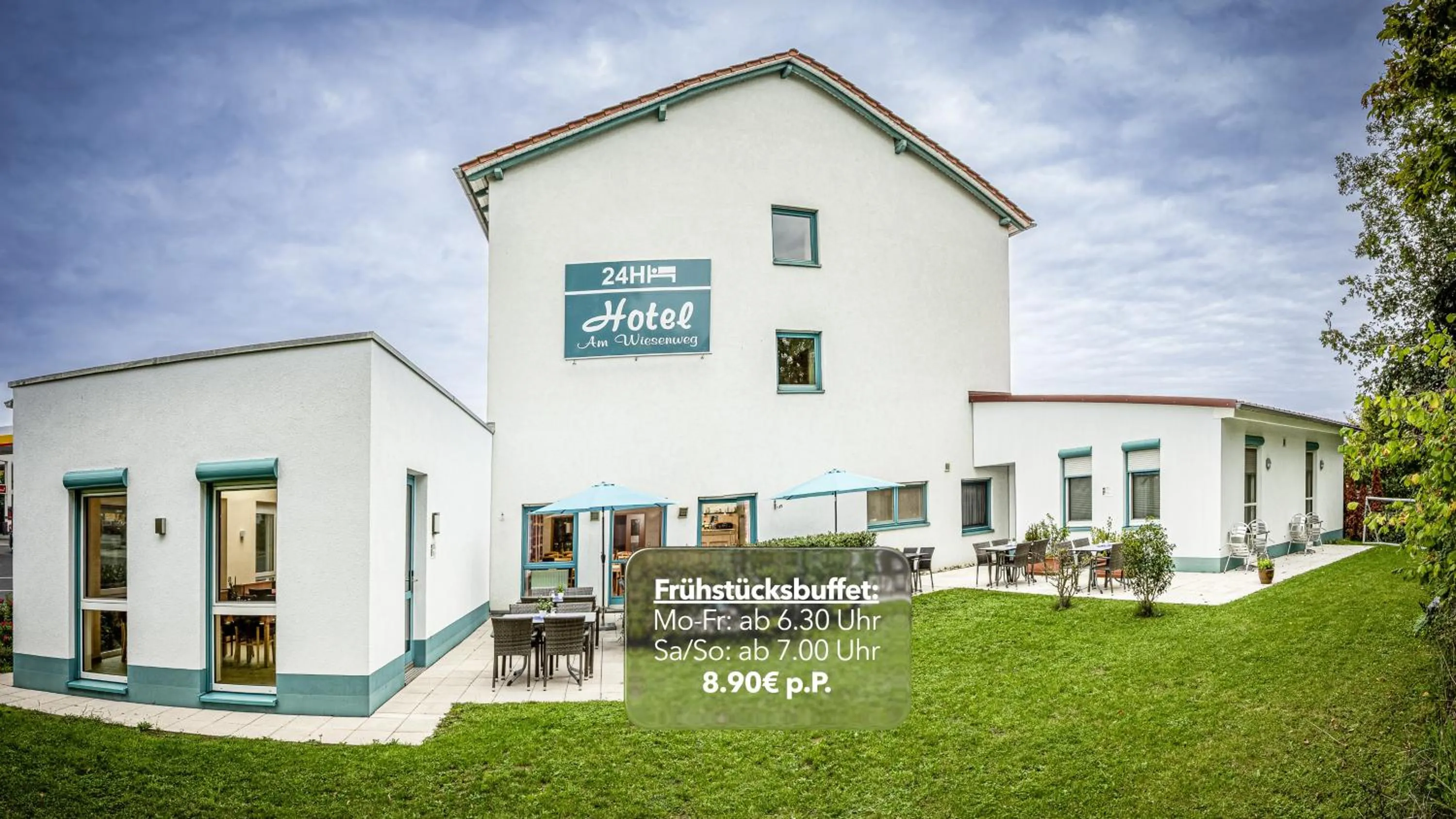 Property building in Hotel Am Wiesenweg l 24h check-in