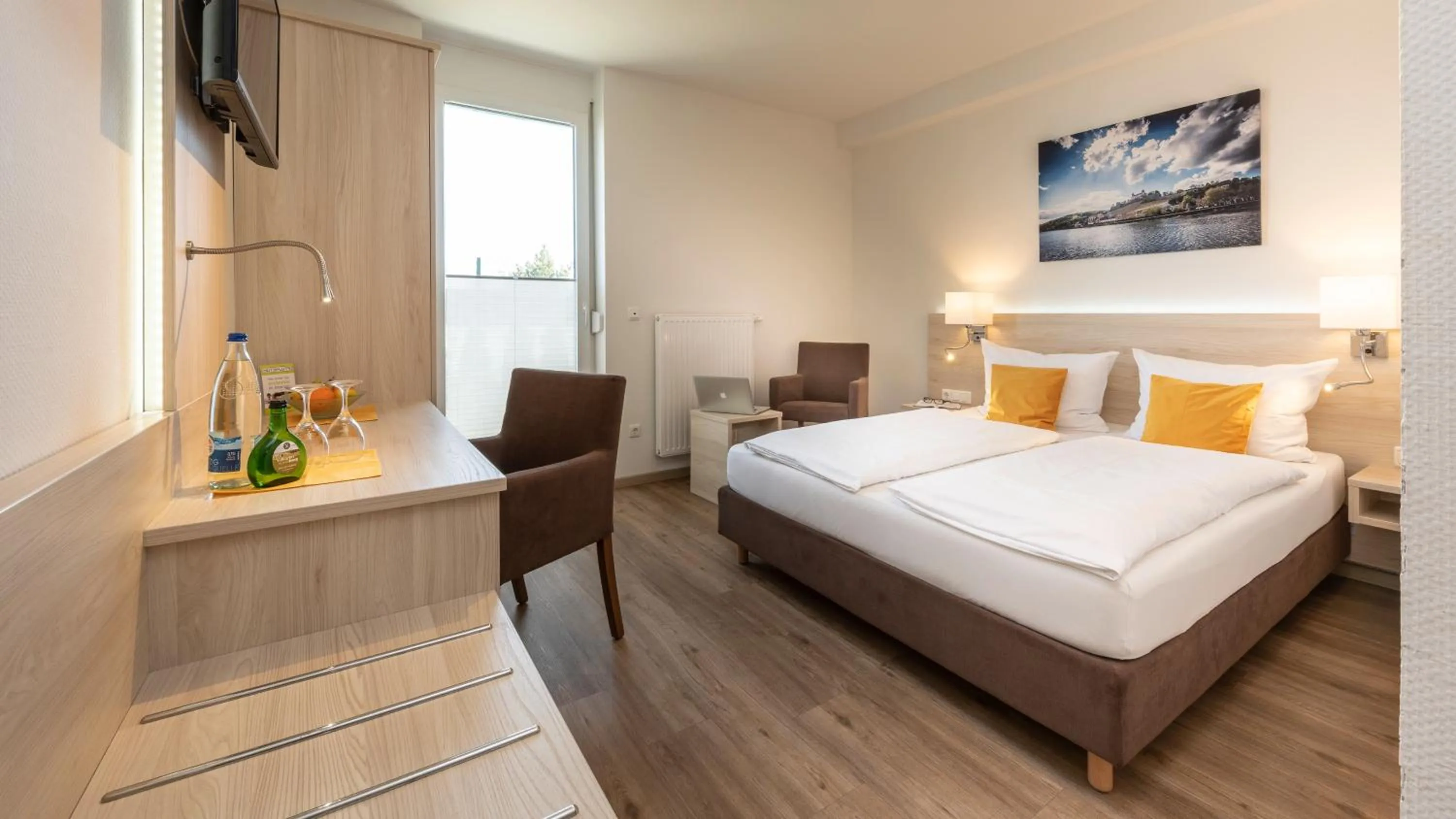 Bed in Hotel Am Wiesenweg l 24h check-in