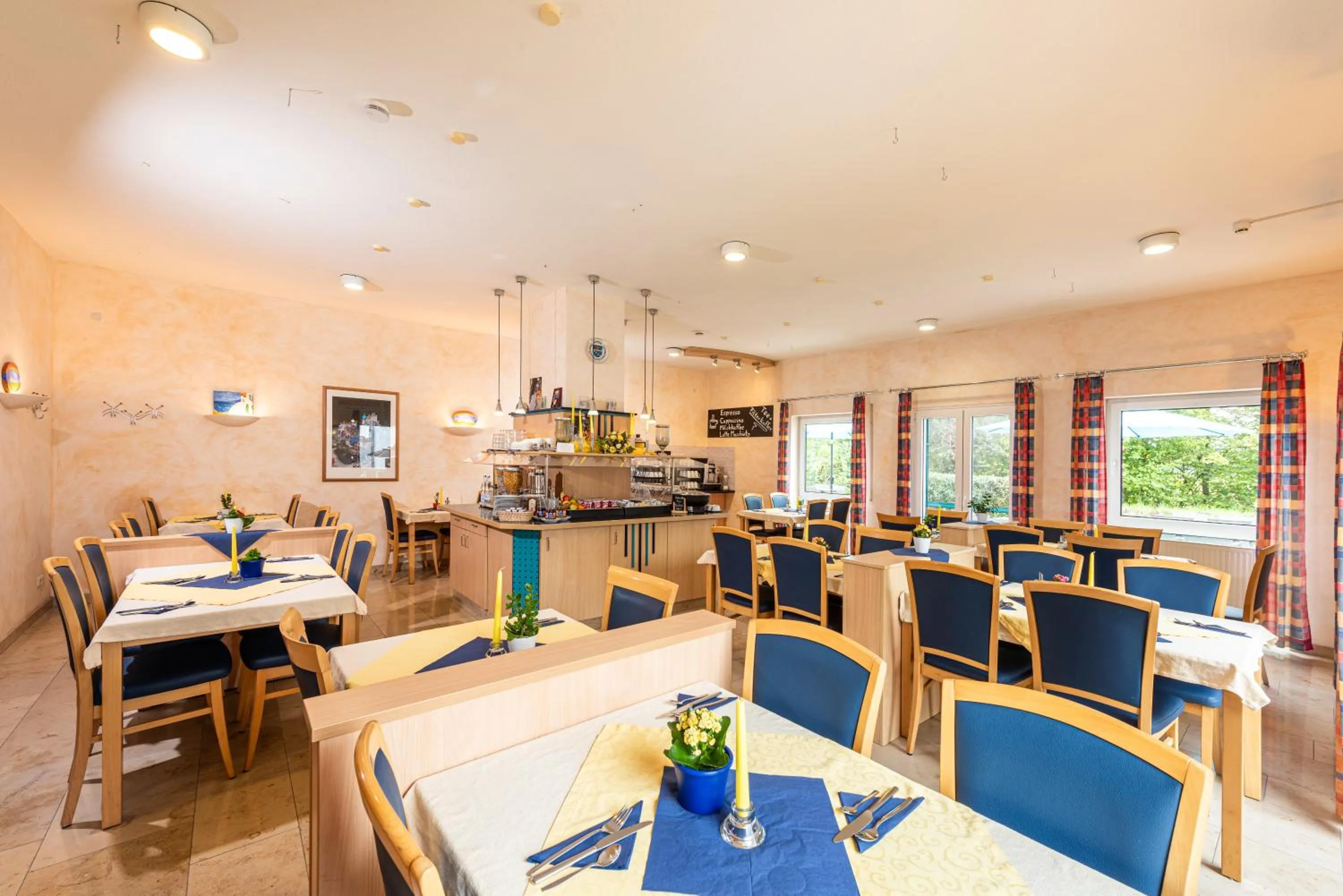 Breakfast in Hotel Am Wiesenweg l 24h check-in