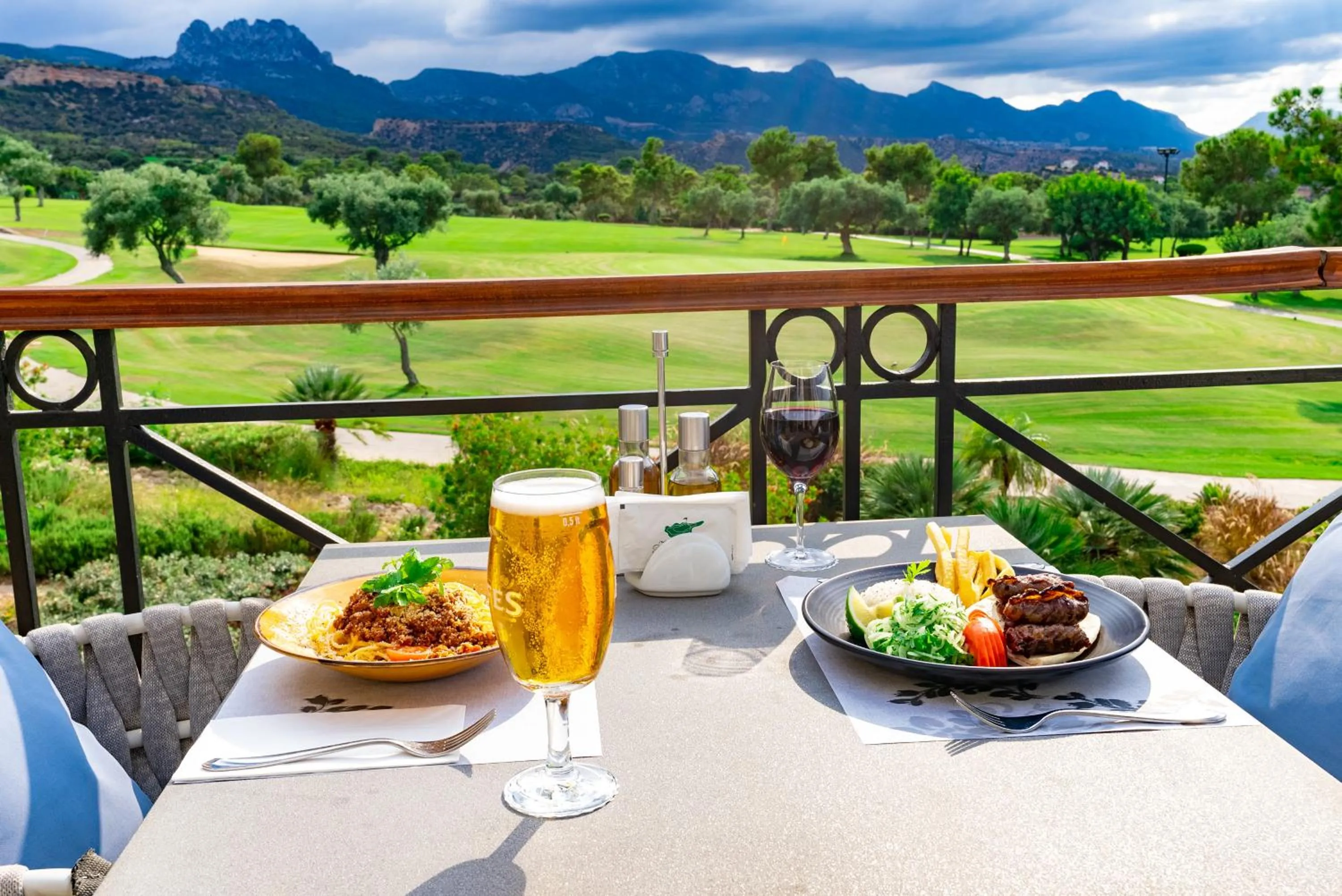 Food and drinks in Korineum Golf & Beach Resort