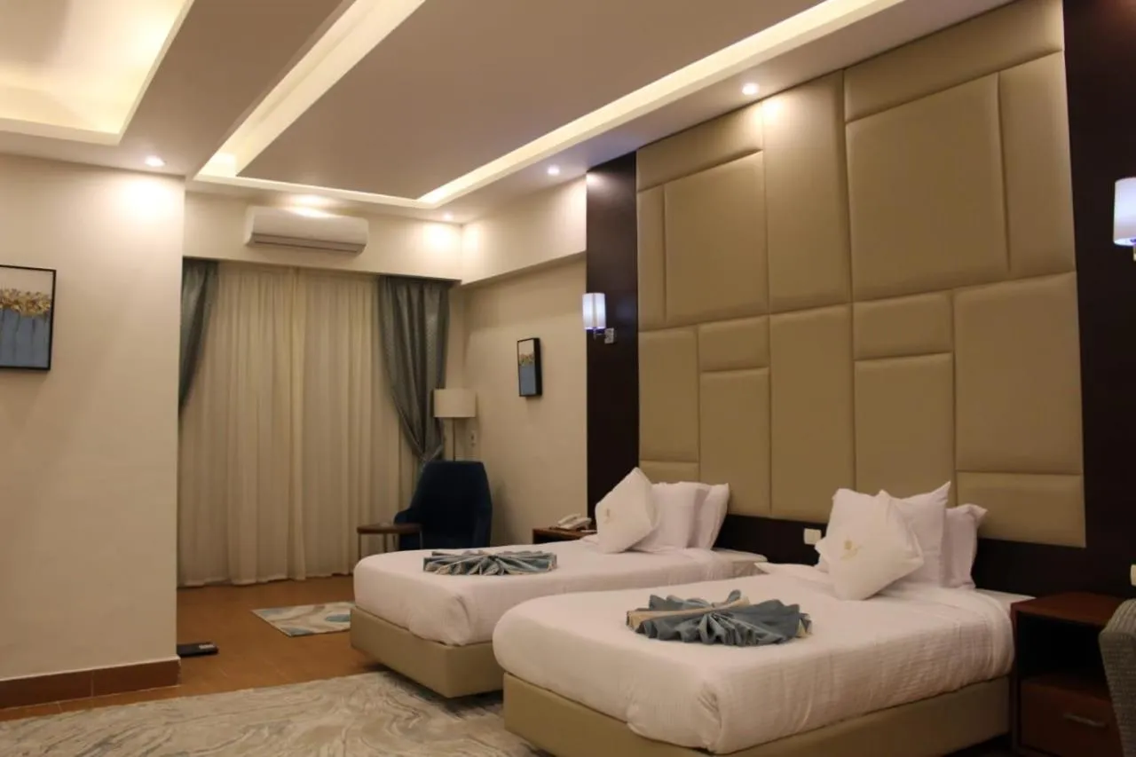 Bedroom, Bed in Royal Jewel Al Raml Hotel