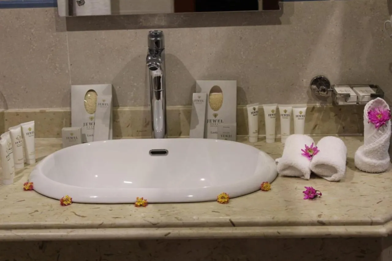 Bathroom in Royal Jewel Al Raml Hotel