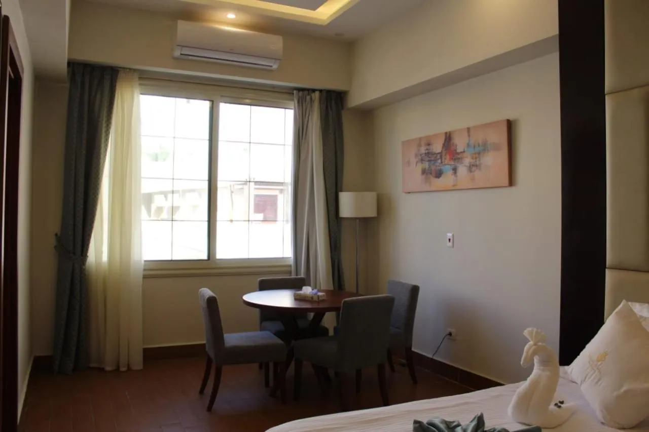 Living room, Bed in Royal Jewel Al Raml Hotel