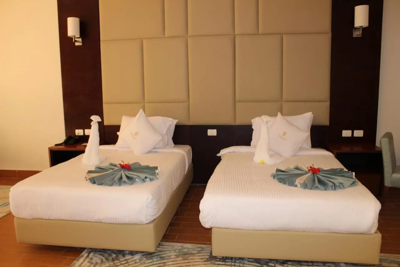 Bedroom, Bed in Royal Jewel Al Raml Hotel
