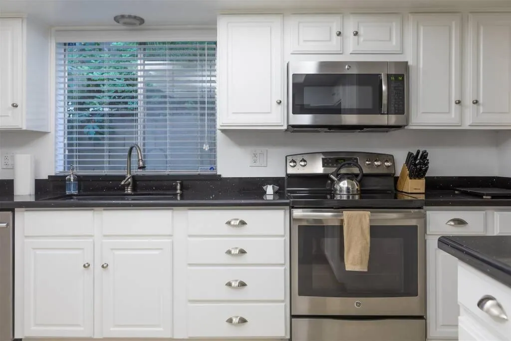 Quiet house with pool heater, patio, BBQ, citrus