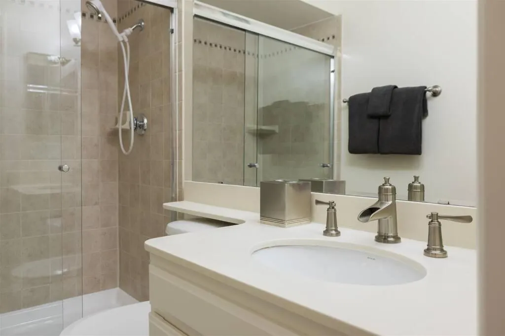 Quiet house with pool heater, patio, BBQ, citrus