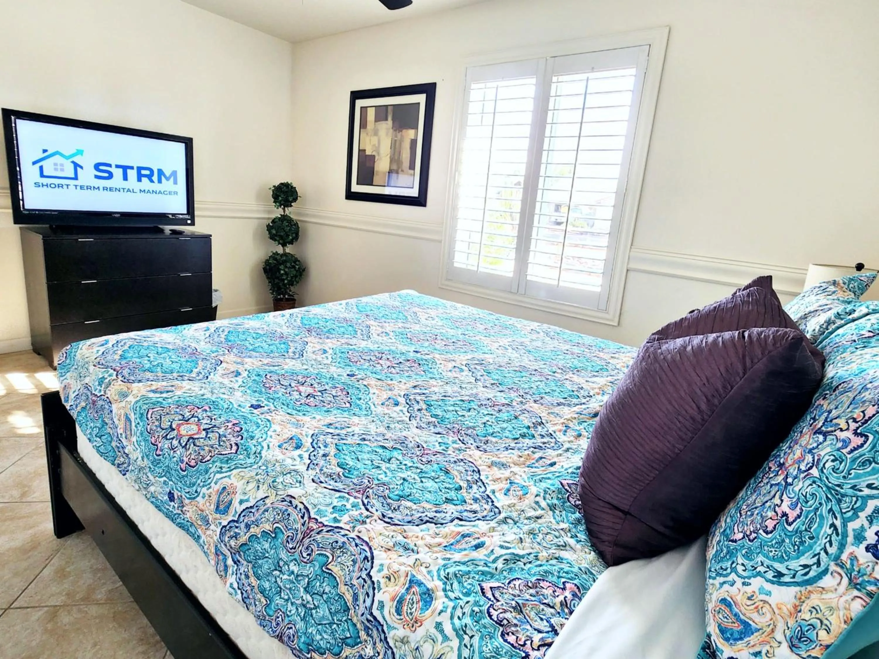 Bed in Quiet house with pool heater, patio, BBQ, citrus