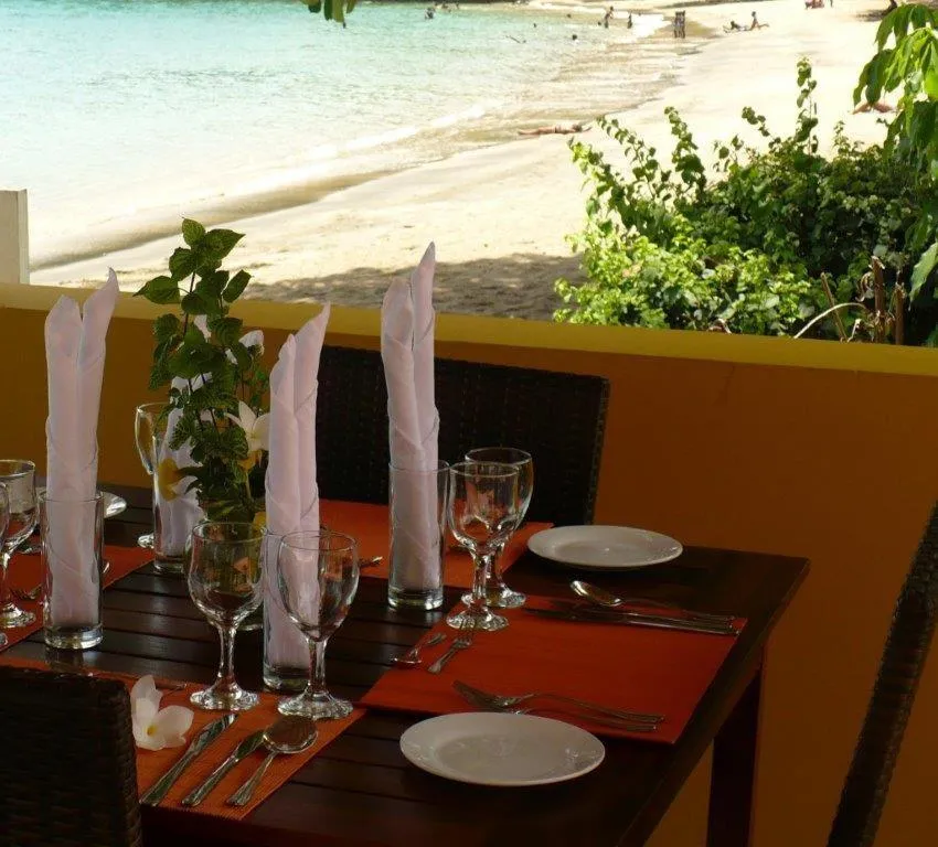 Restaurant/places to eat in Paradise Beach Hotel