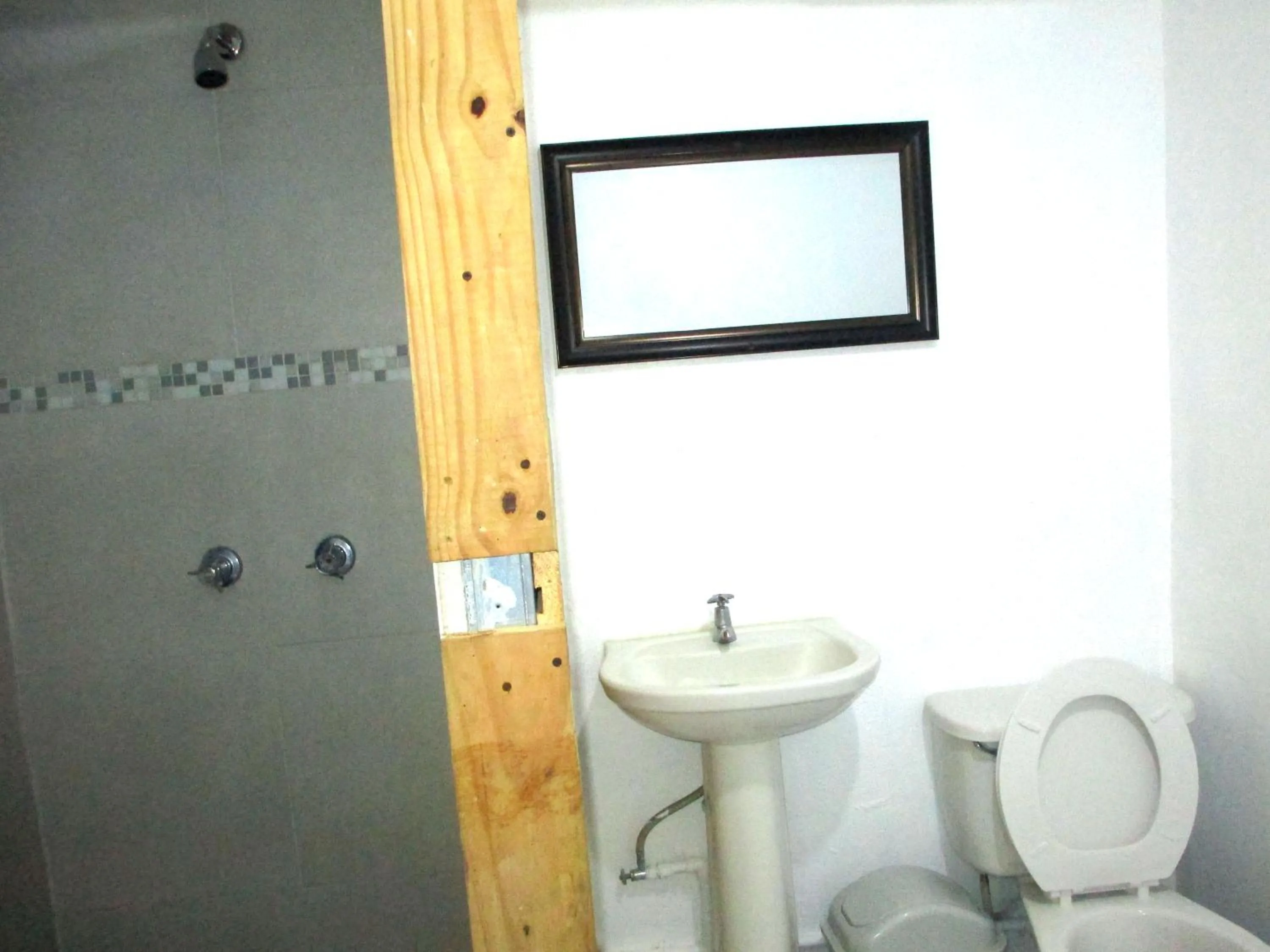 Toilet in Kingsworth Bed and Breakfast