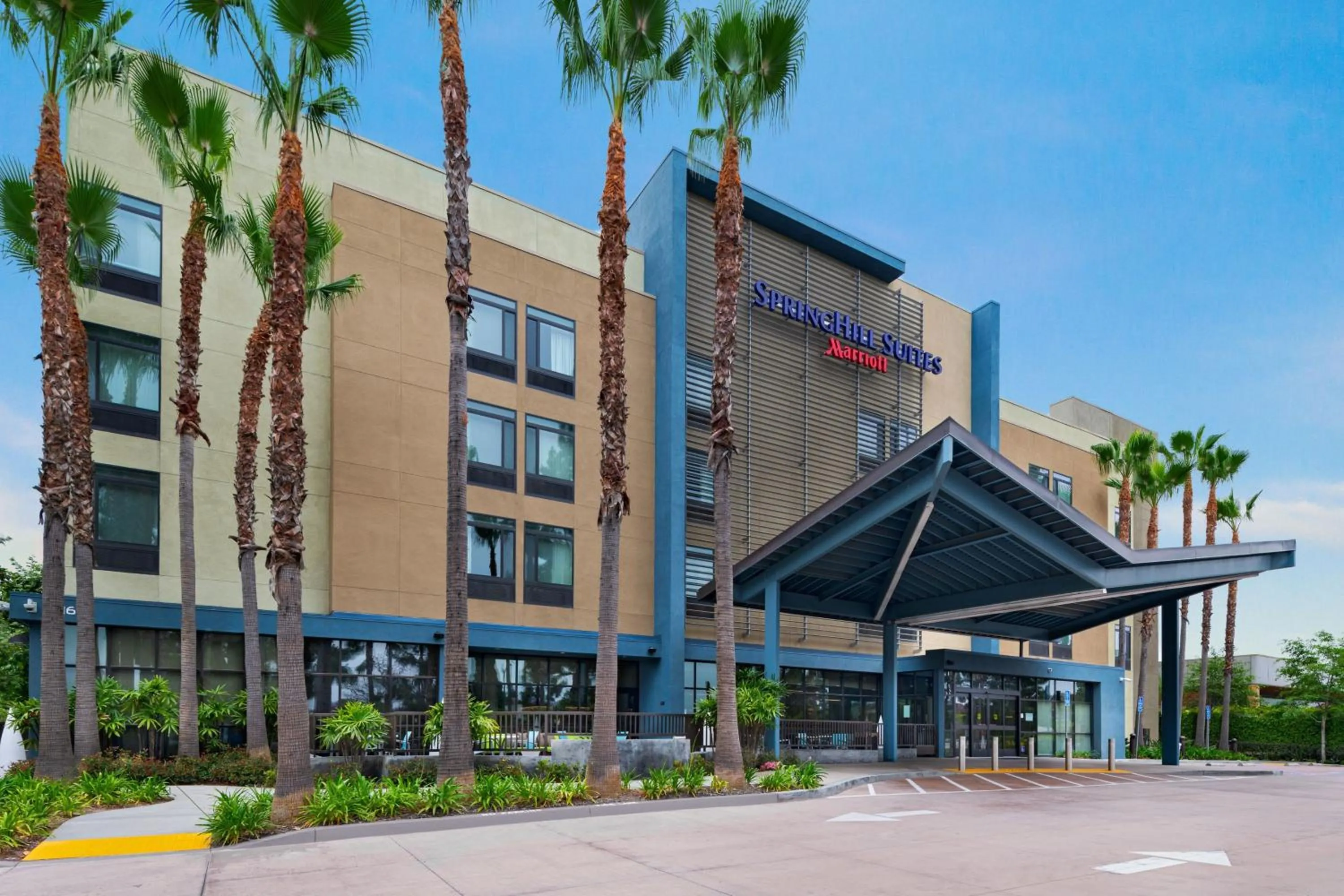 Property building in Springhill Suites by Marriott Anaheim Maingate
