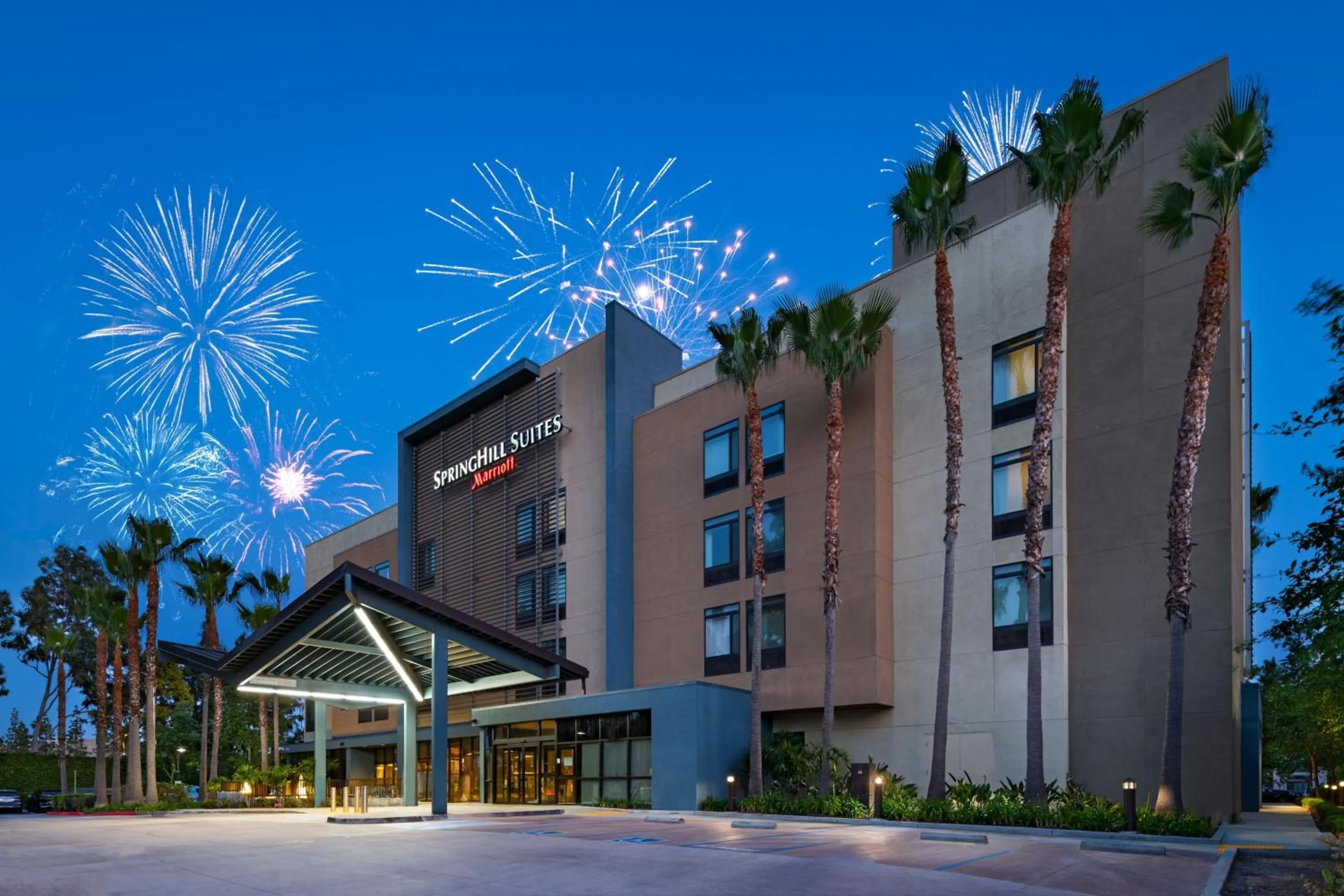 Property building in Springhill Suites by Marriott Anaheim Maingate
