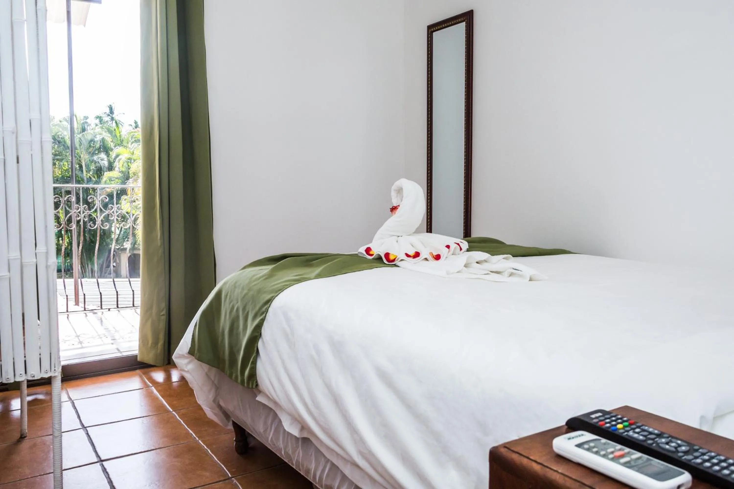 Bedroom, Bed in The Palms At Coco Beach