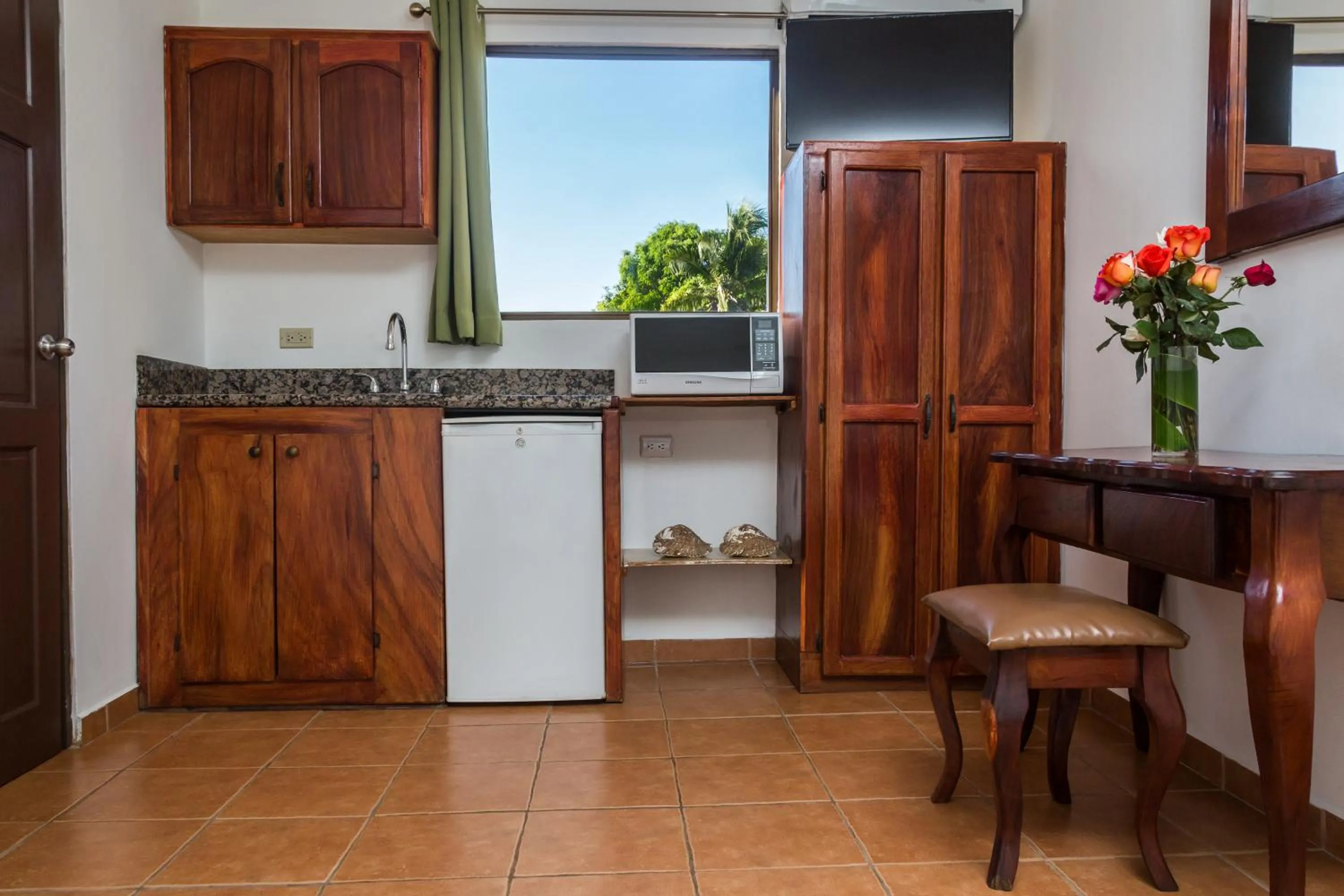 Kitchen or kitchenette in The Palms At Coco Beach