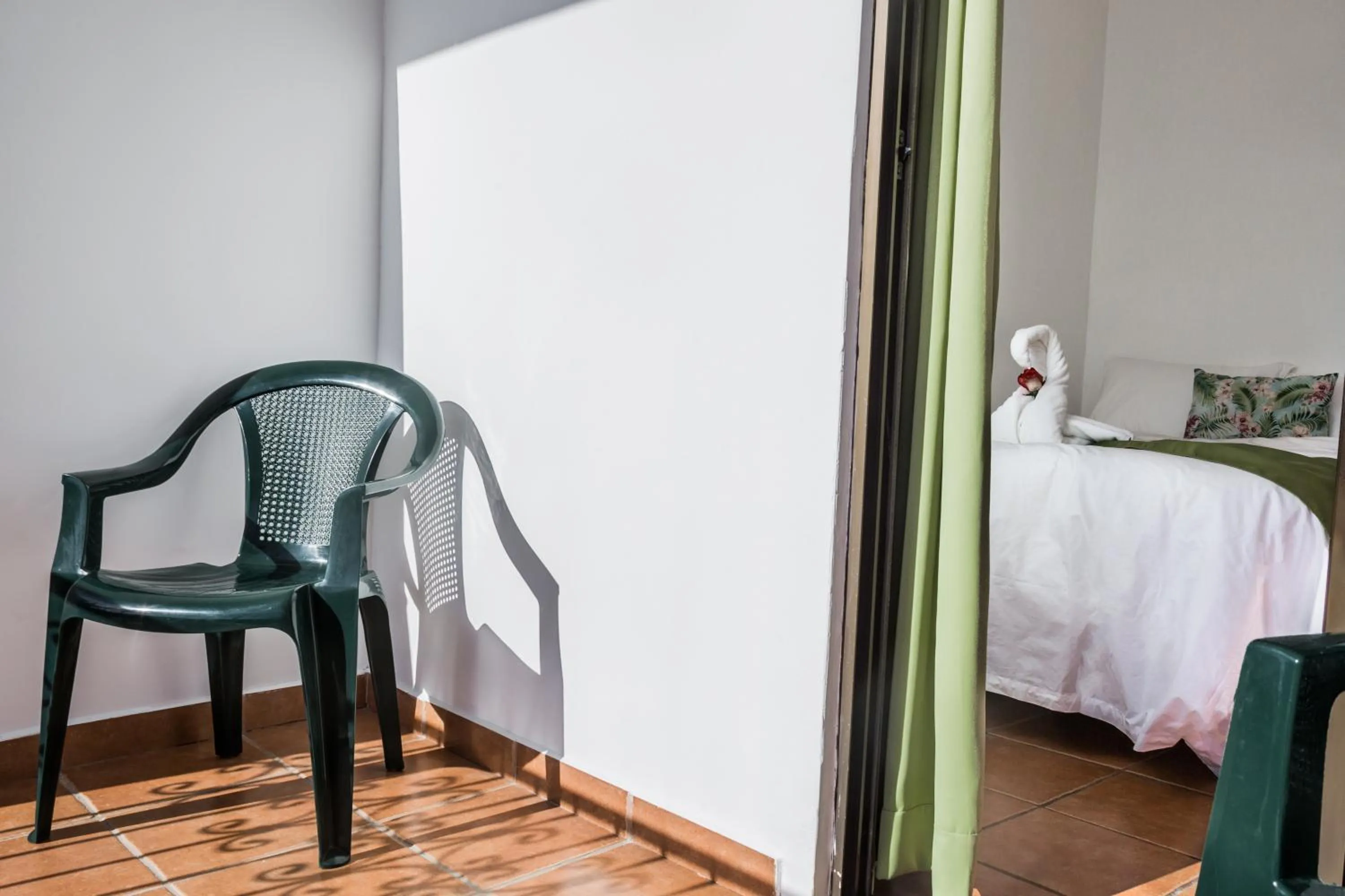 Balcony/Terrace, Bed in The Palms At Coco Beach