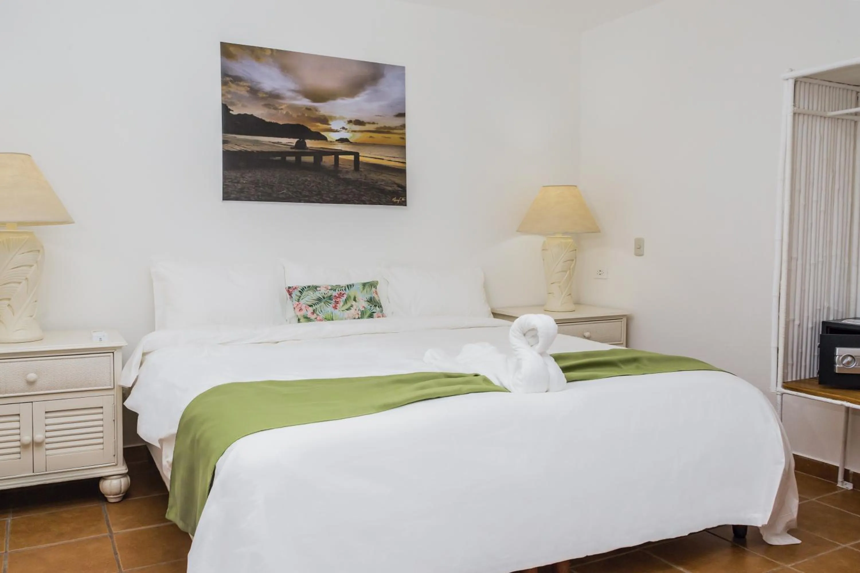 Bedroom, Bed in The Palms At Coco Beach