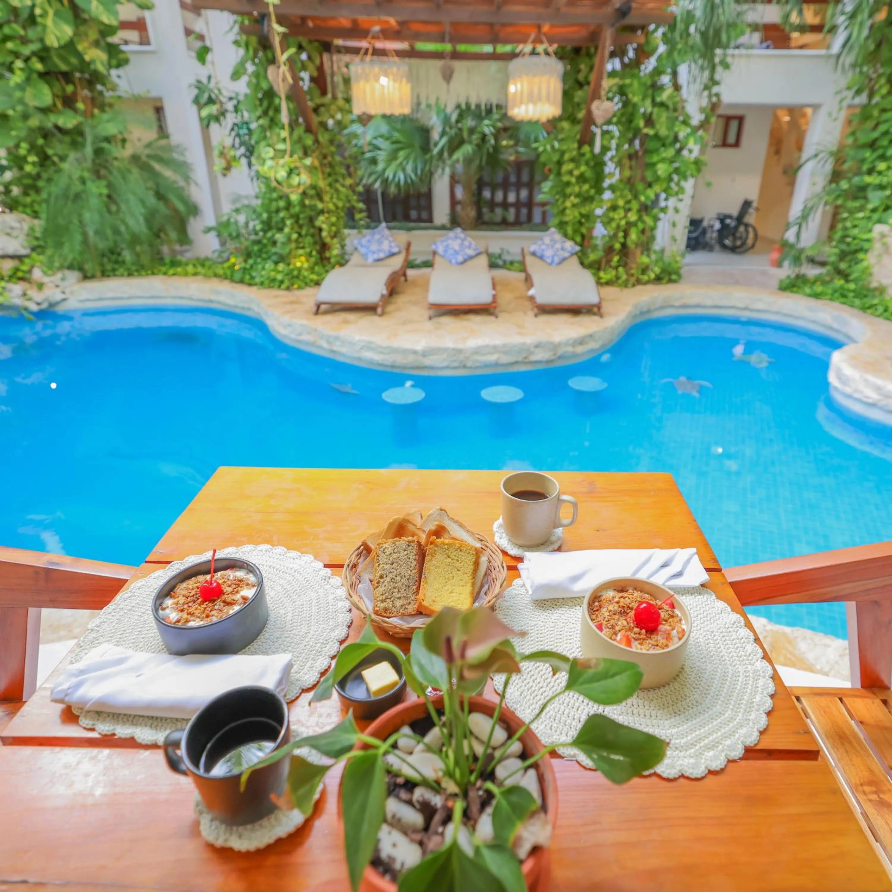 Swimming pool in Hotel Hulku