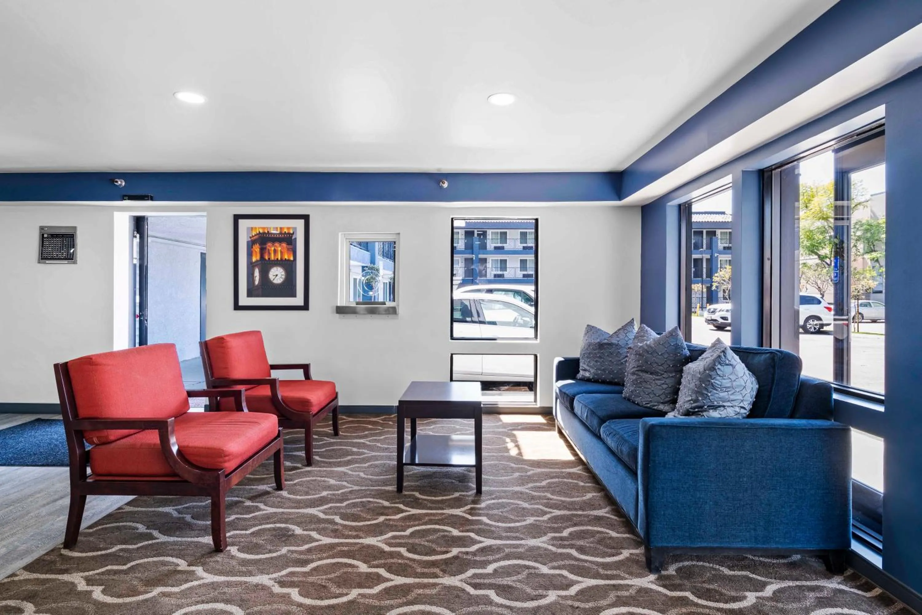 Lobby or reception in Hyland Inn near Pasadena Civic Center