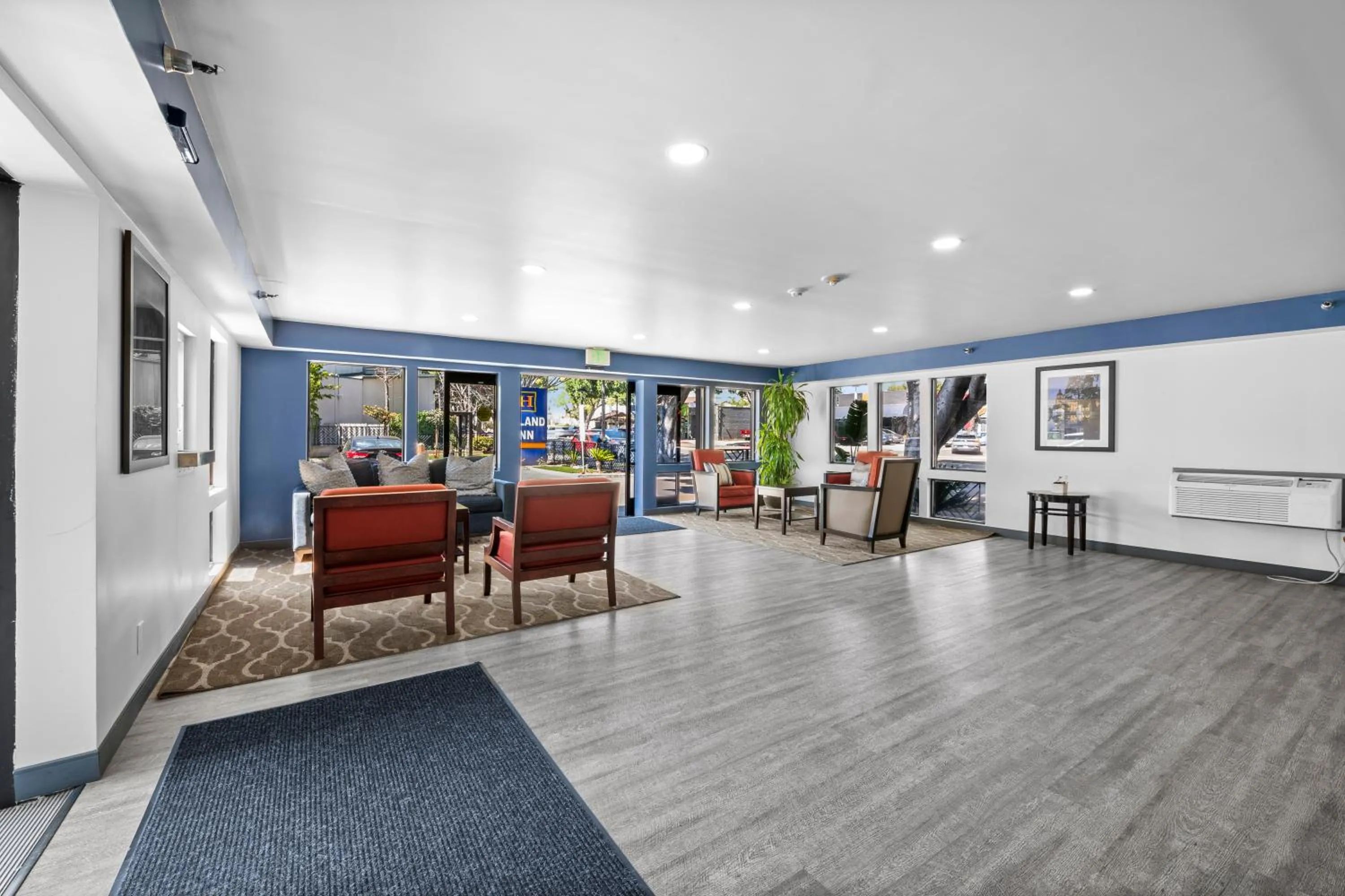 Lobby or reception in Hyland Inn near Pasadena Civic Center