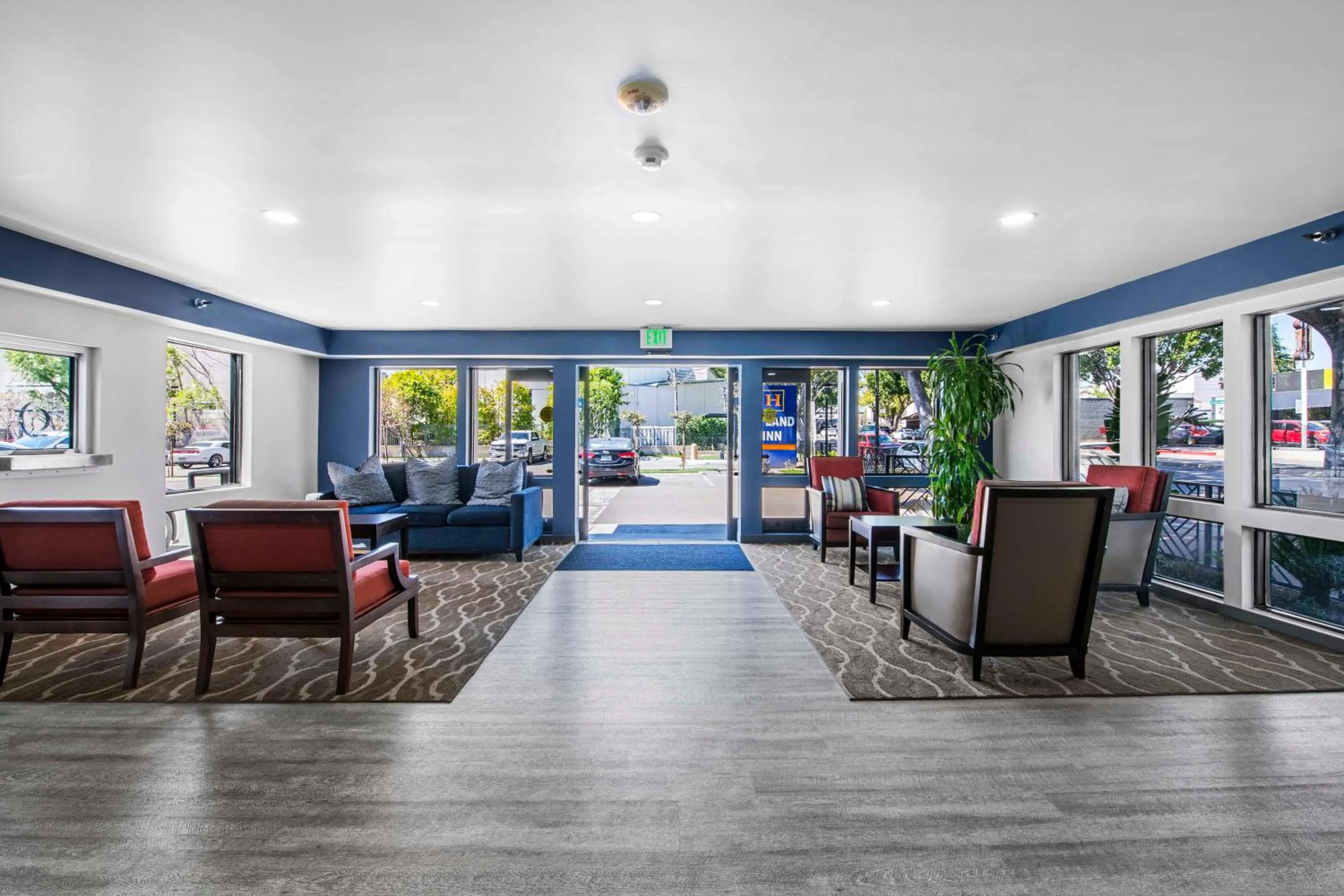 Lobby or reception in Hyland Inn near Pasadena Civic Center
