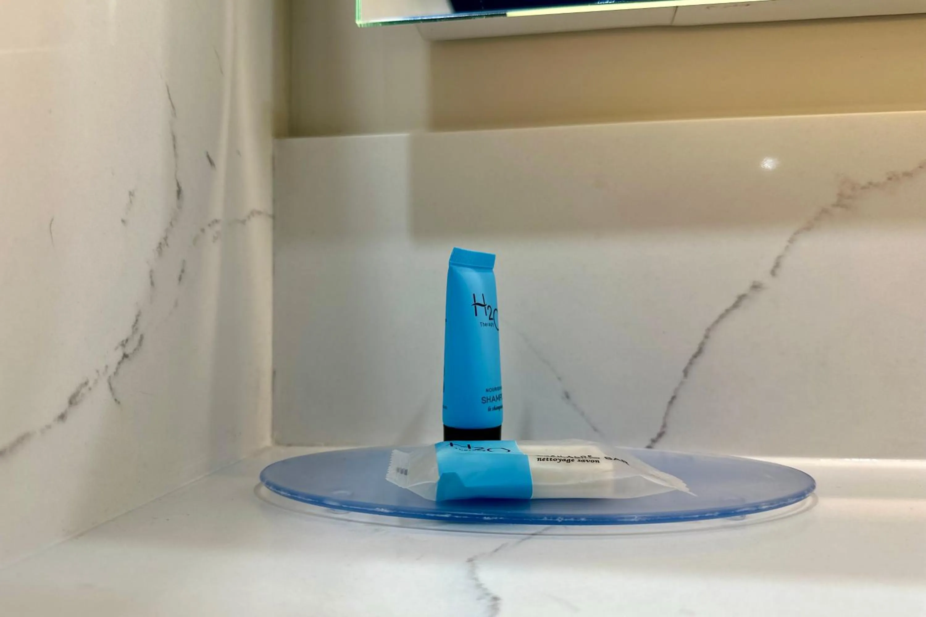 Bathroom in Hyland Inn near Pasadena Civic Center