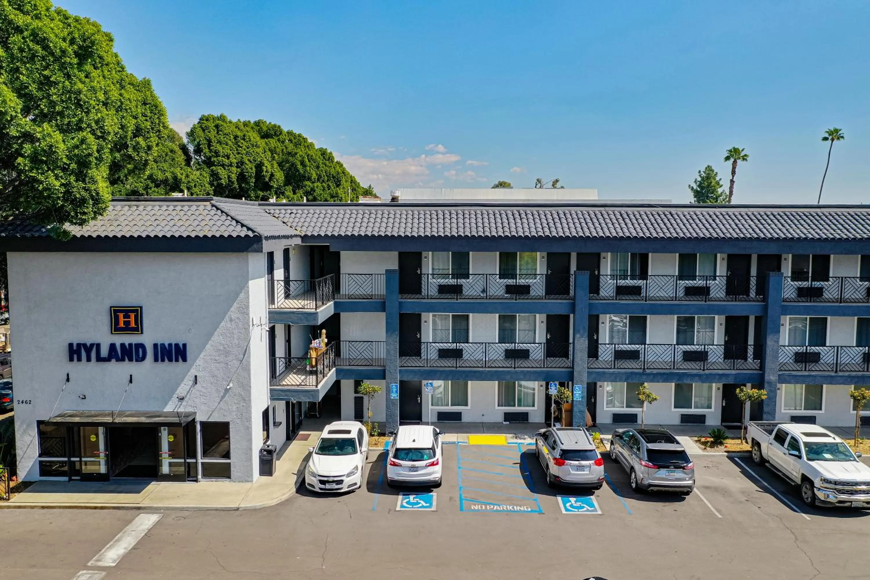 Property building in Hyland Inn near Pasadena Civic Center