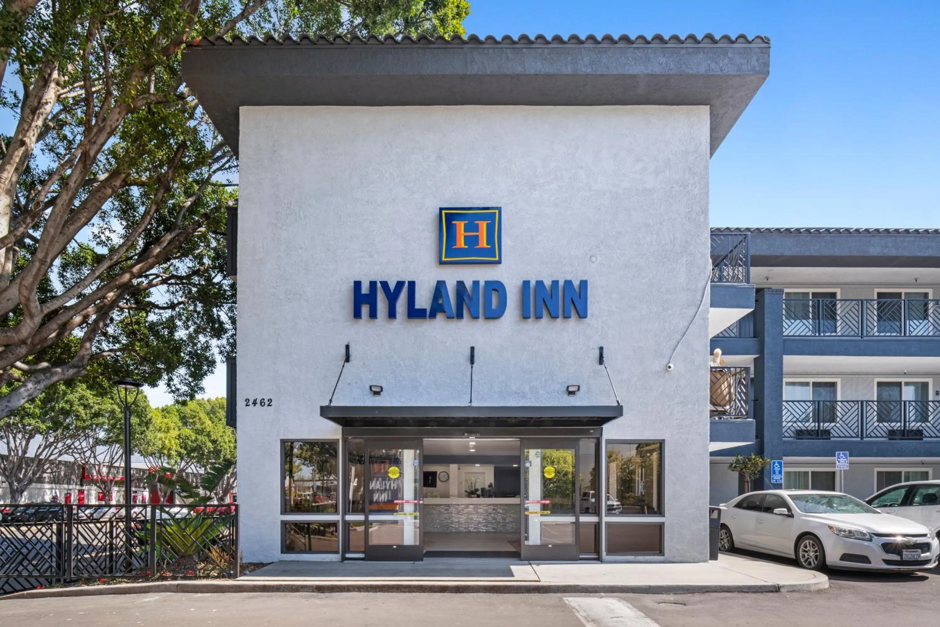 Property building in Hyland Inn near Pasadena Civic Center