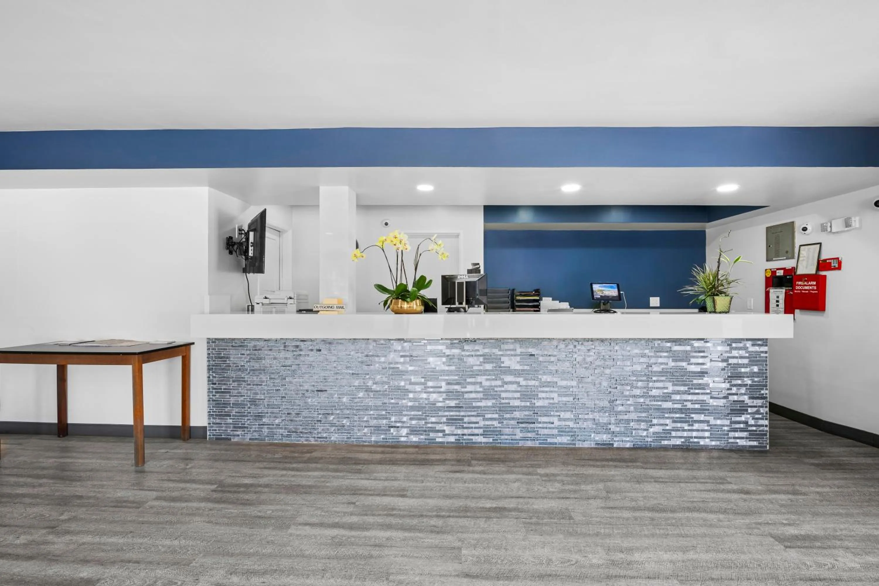 Lobby or reception in Hyland Inn near Pasadena Civic Center