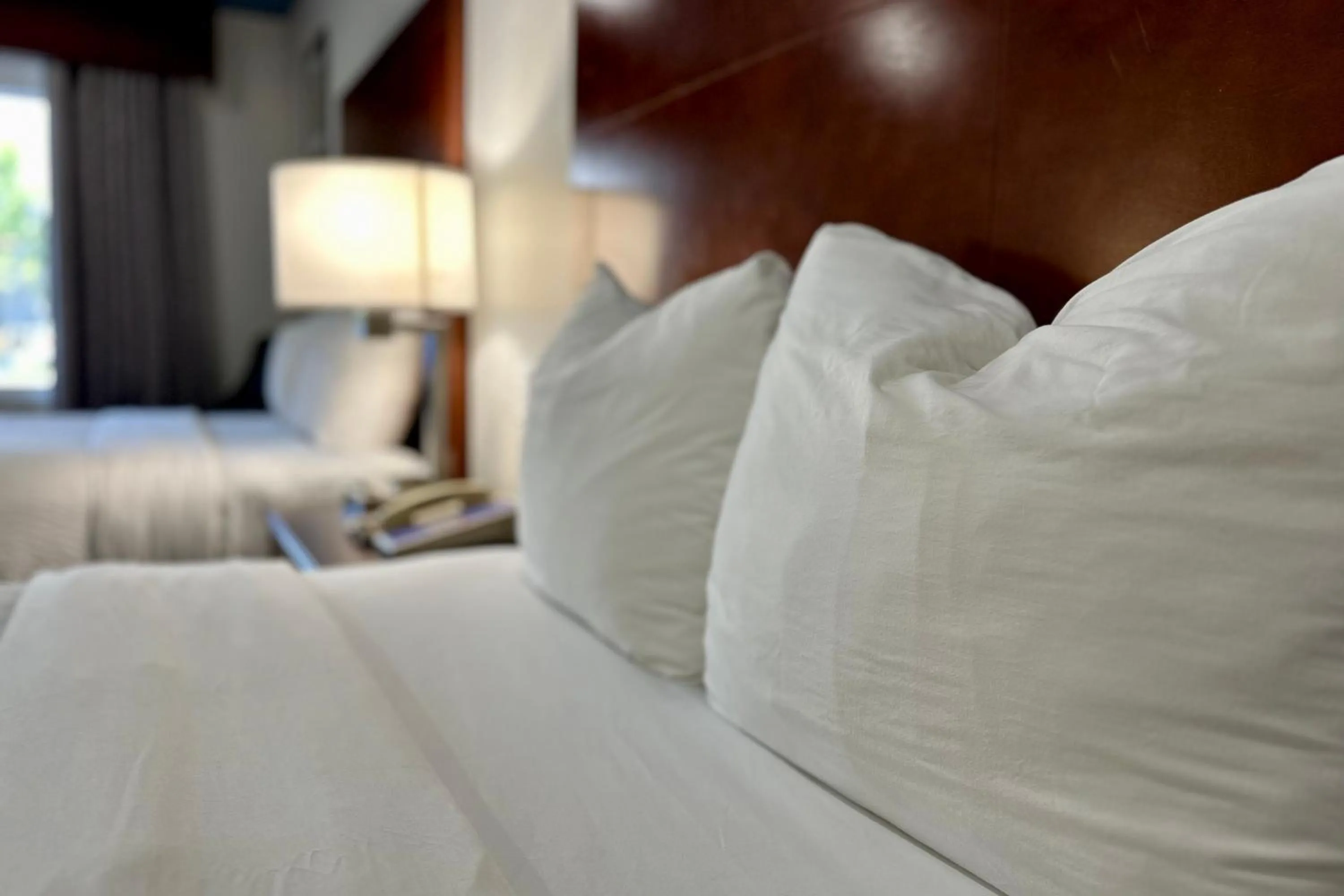 Bed in Hyland Inn near Pasadena Civic Center