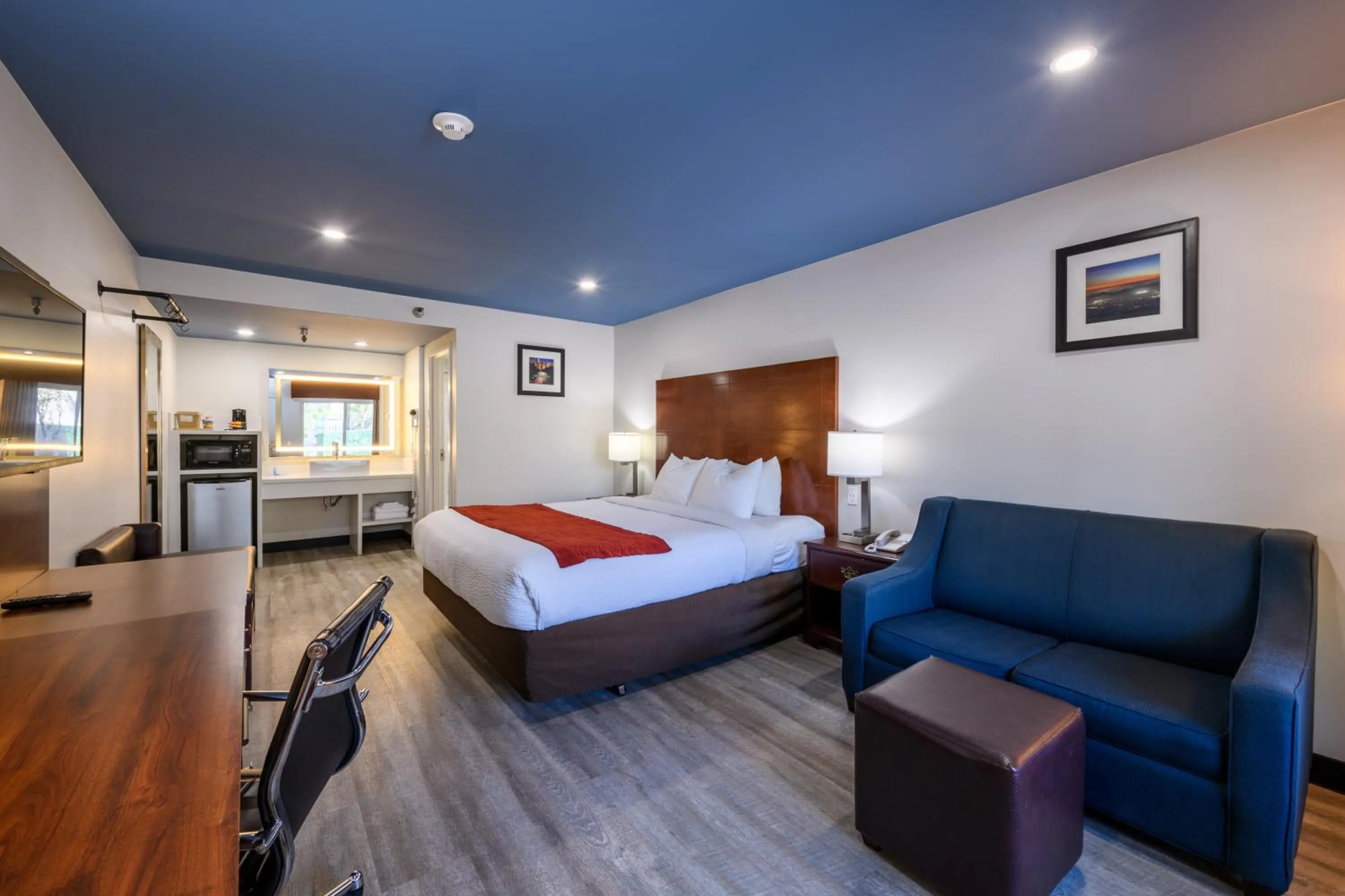 Bedroom, Bed in Hyland Inn near Pasadena Civic Center