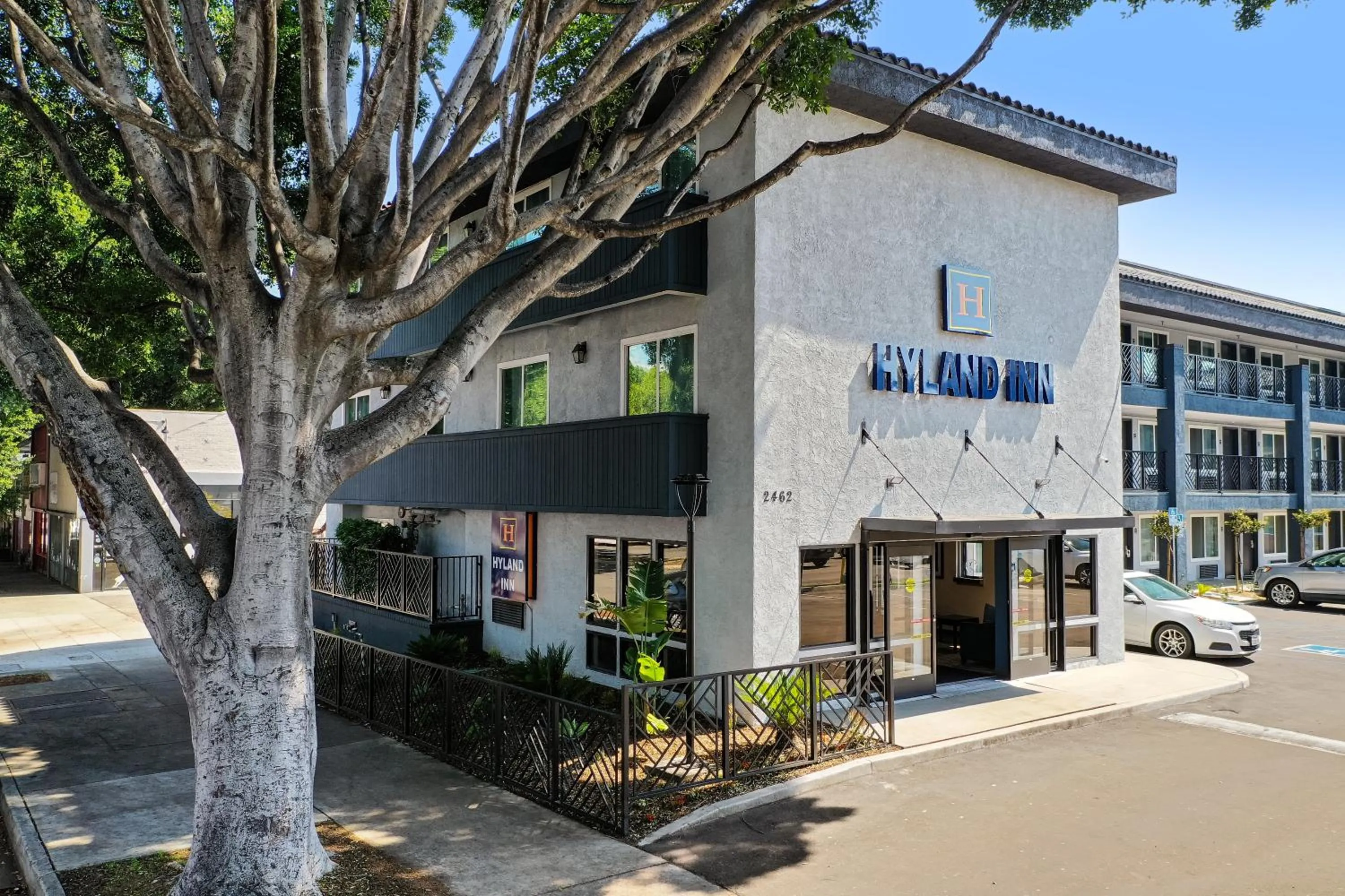 Property building in Hyland Inn near Pasadena Civic Center