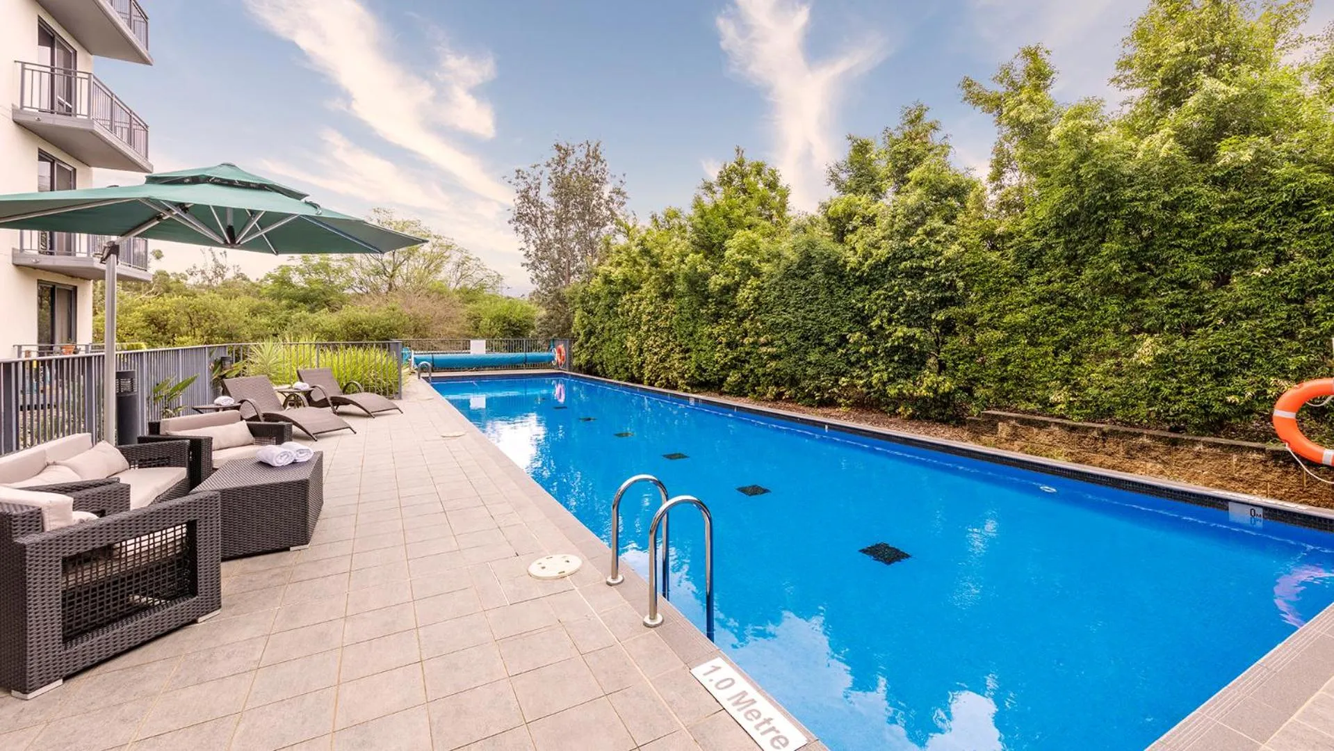 Swimming pool in Oaks Sydney North Ryde Suites