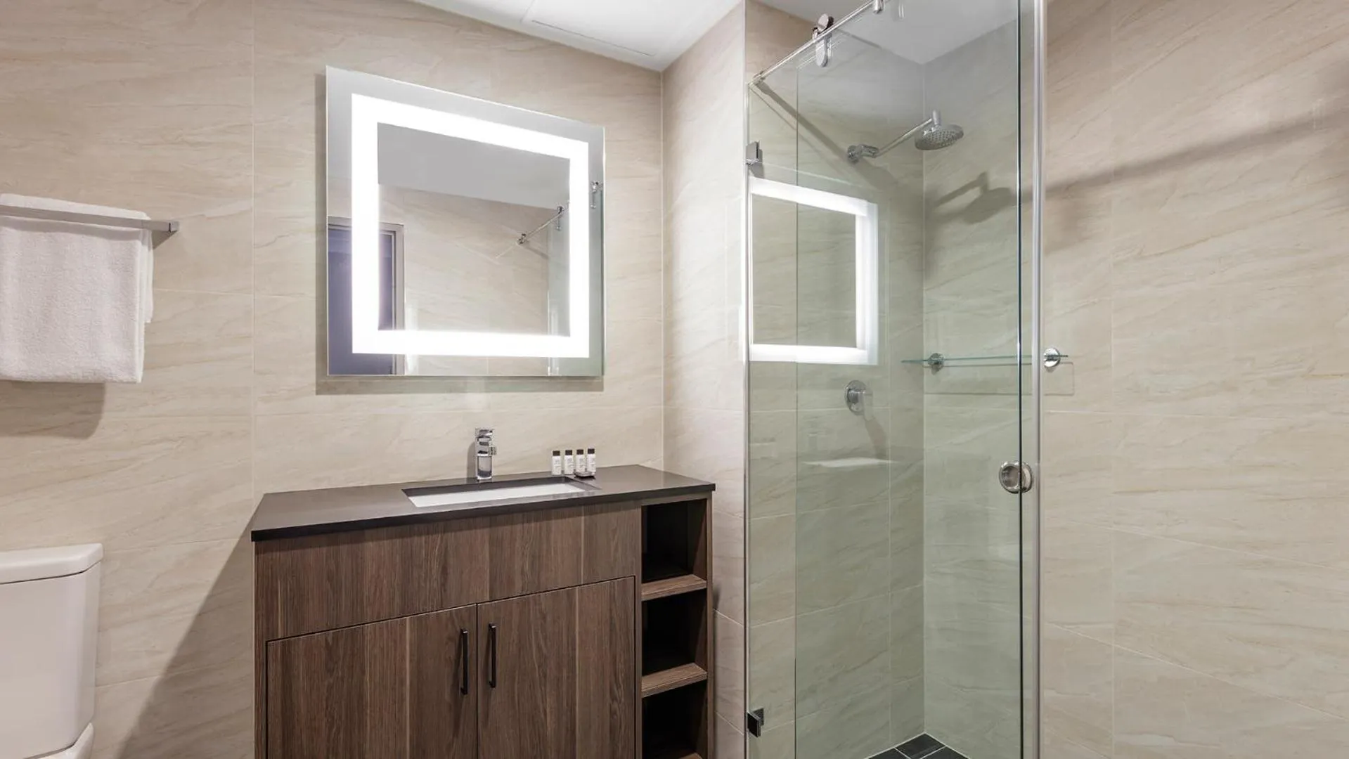 Bathroom in Oaks Sydney North Ryde Suites