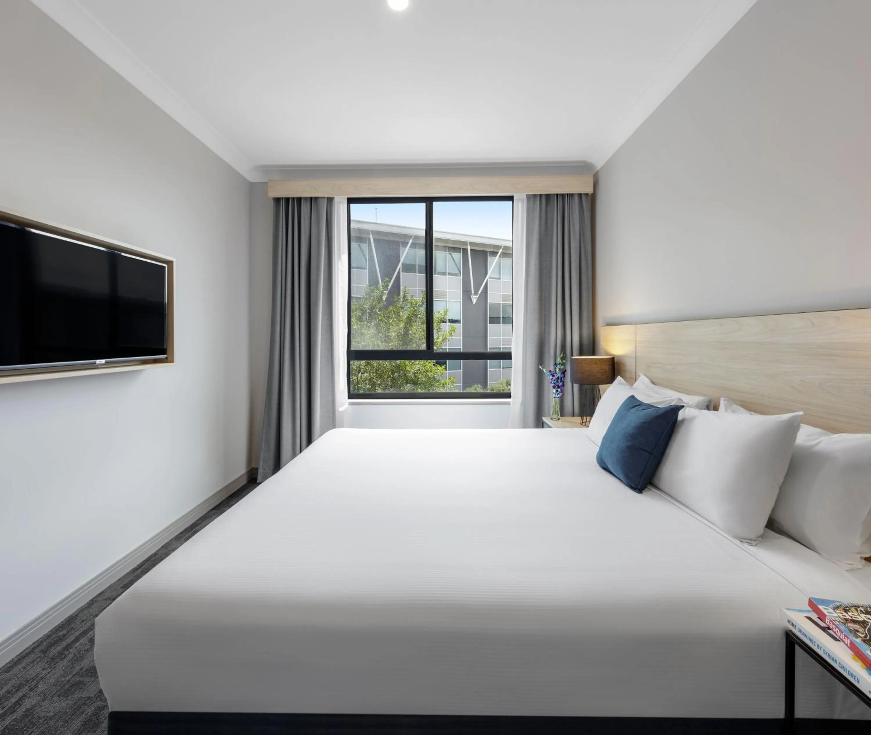 Bed in Oaks Sydney North Ryde Suites