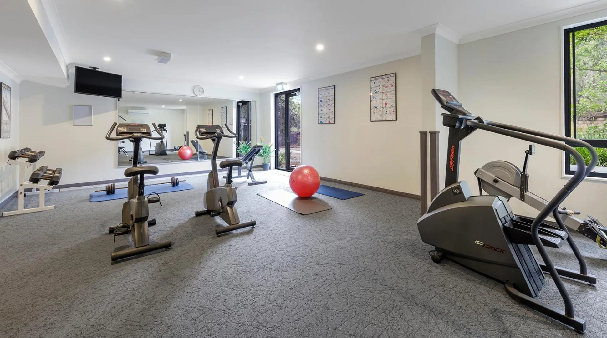 Fitness centre/facilities in Oaks Sydney North Ryde Suites