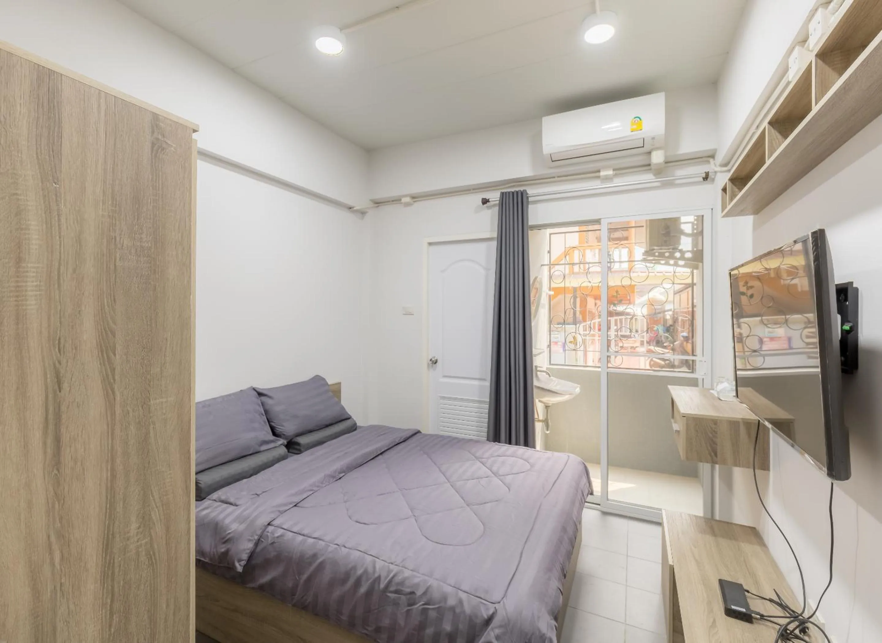 Bed in MiddleWay House Bangkok