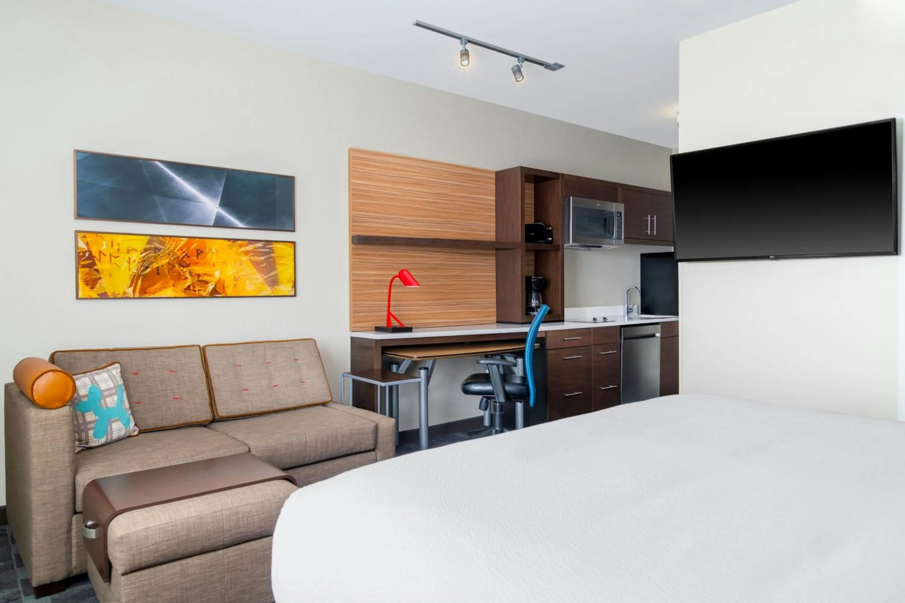 Bedroom, Bed in TownePlace Suites by Marriott Detroit Allen Park