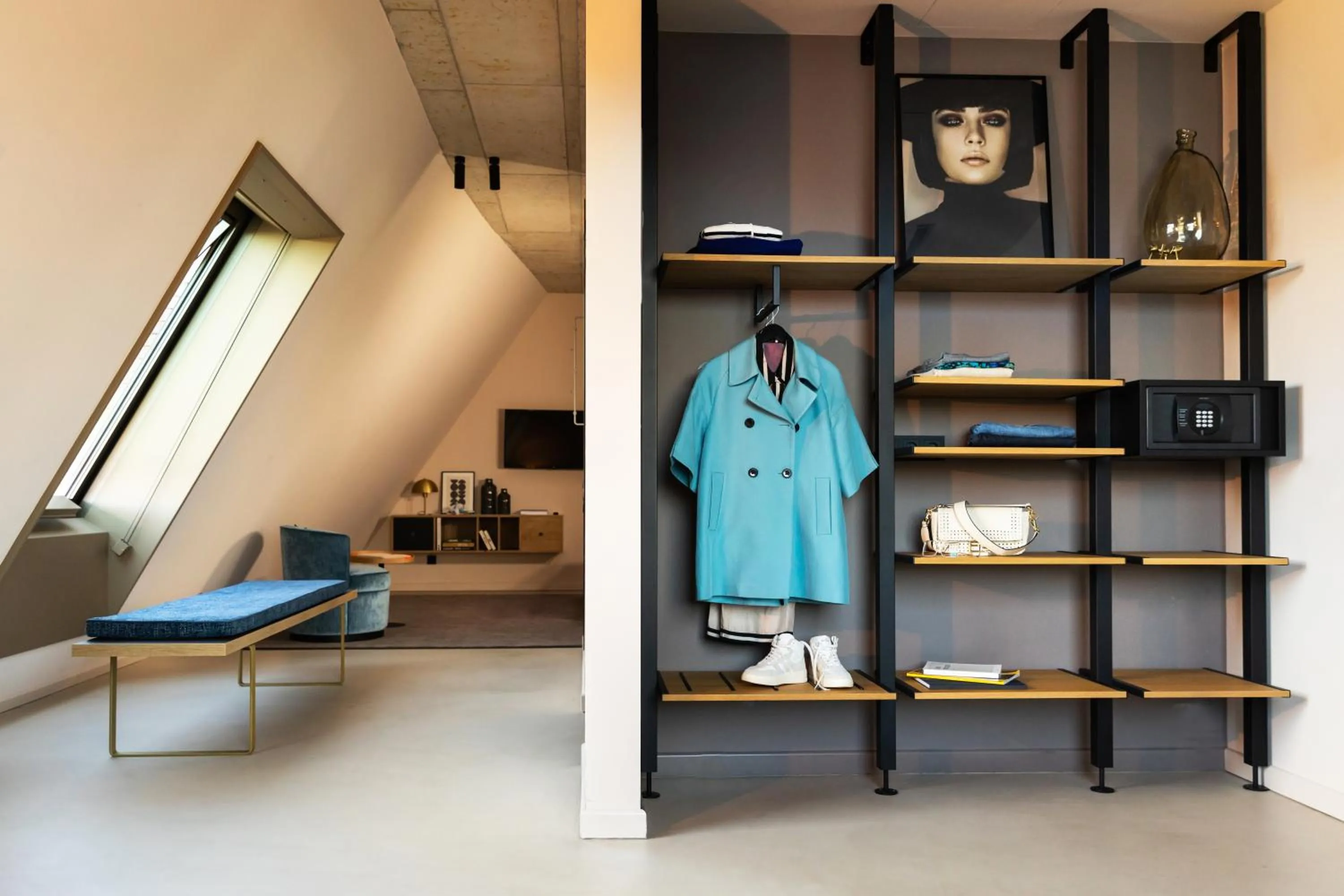 wardrobe in MIANO Hotel & Bar