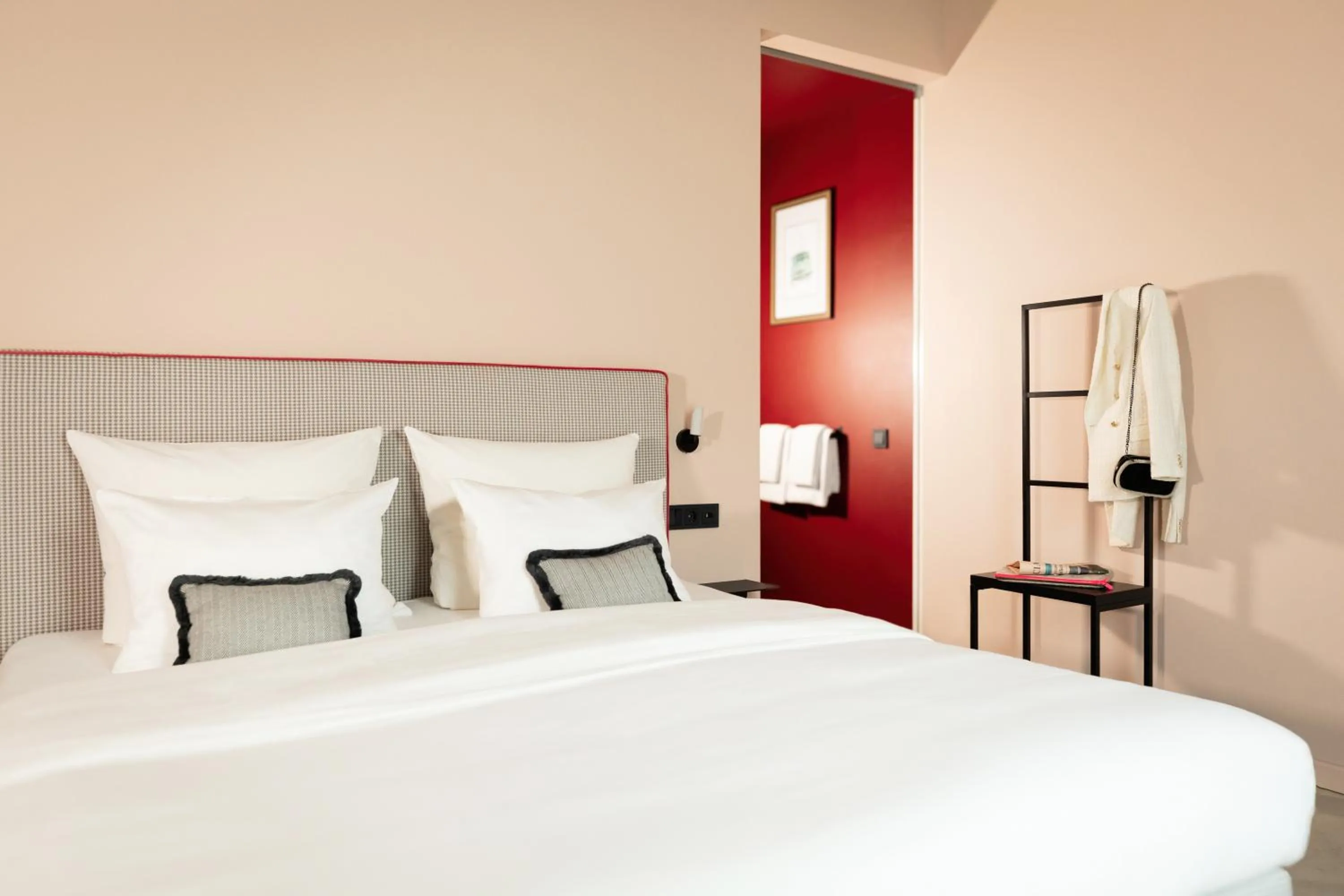 Bedroom, Bed in MIANO Hotel & Bar