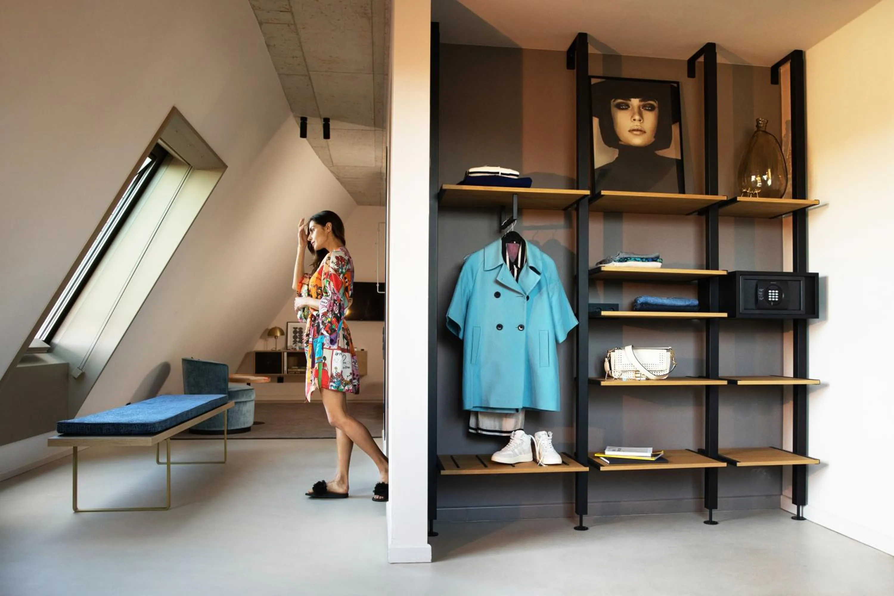 wardrobe in MIANO Hotel & Bar