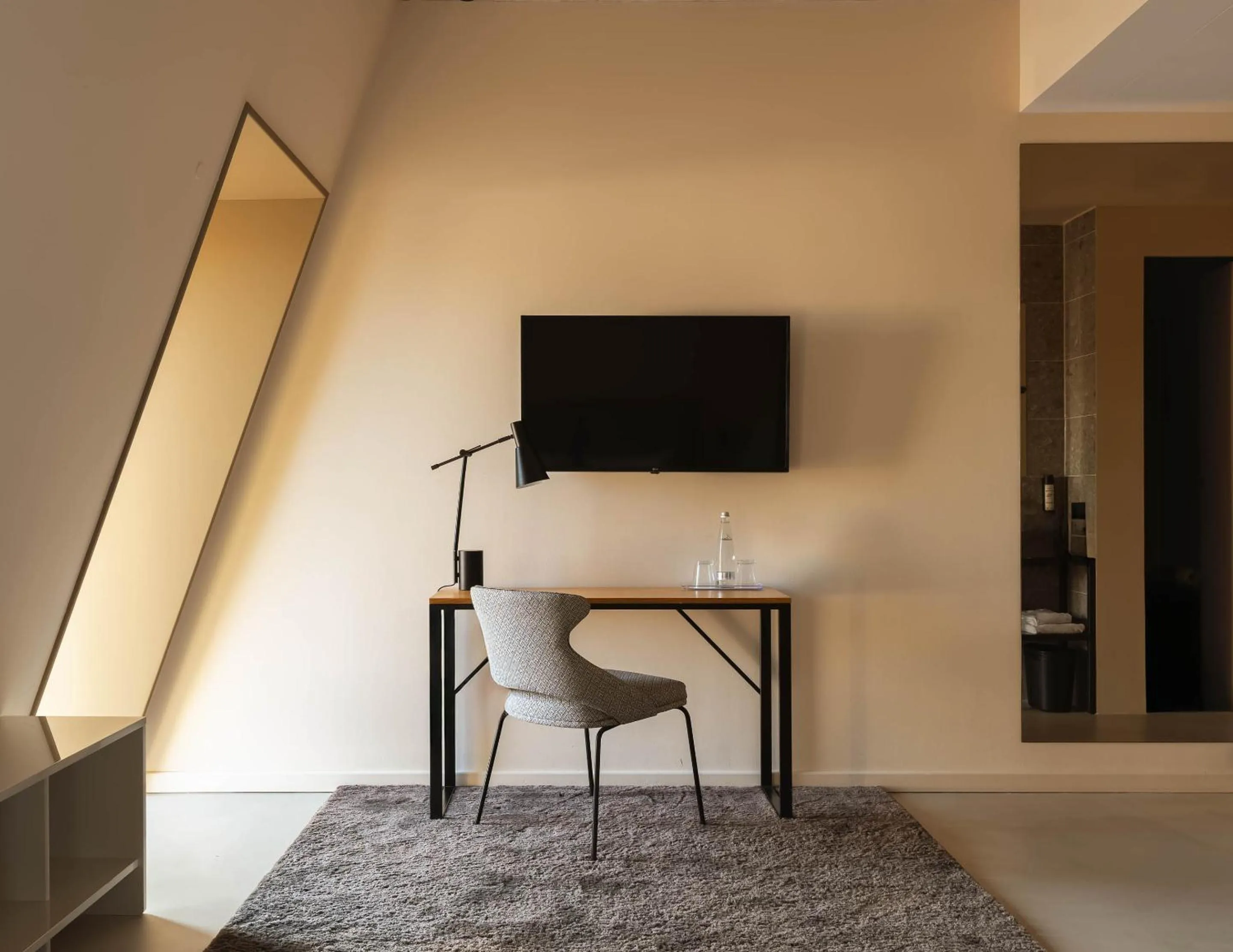 TV and multimedia in Hotel Miano by Limehome