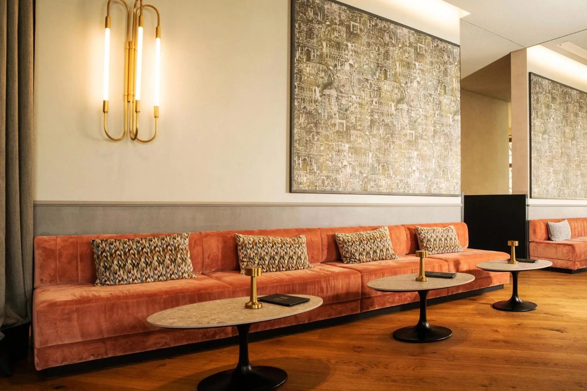 Restaurant/places to eat in MIANO Hotel & Bar