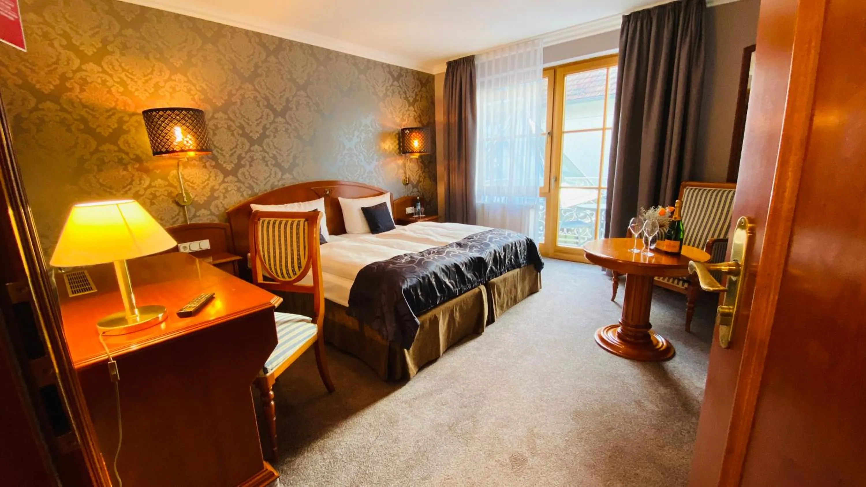 Photo of the whole room, Bed in Residenz Seehotel Berlin Brandenburg