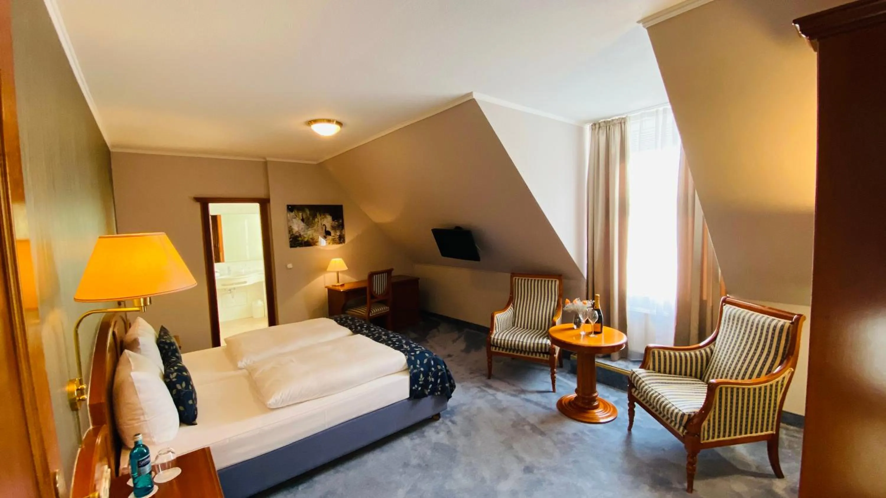 Photo of the whole room, Bed in Residenz Seehotel Berlin Brandenburg