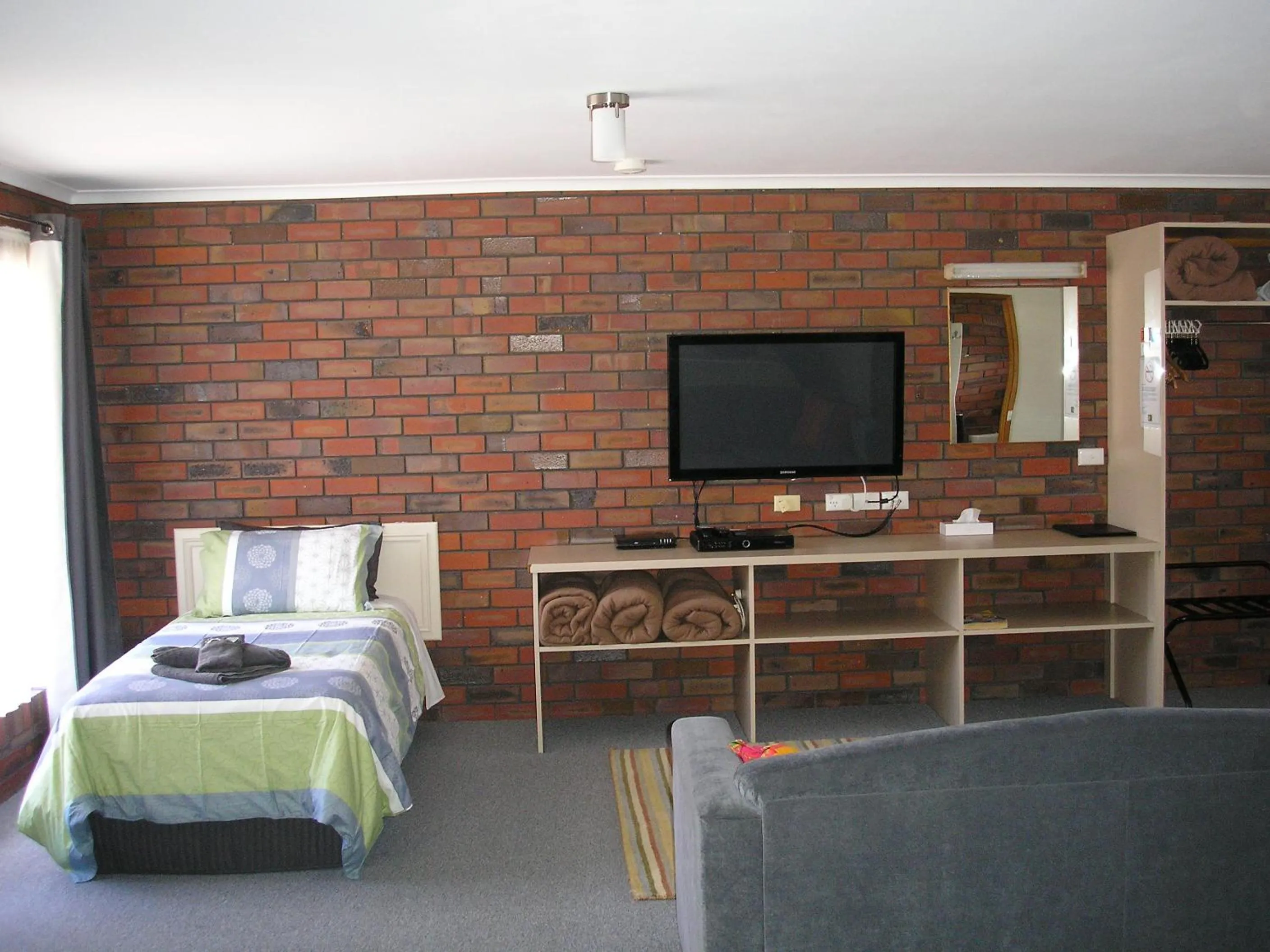 Bed in Coorrabin Motor Inn