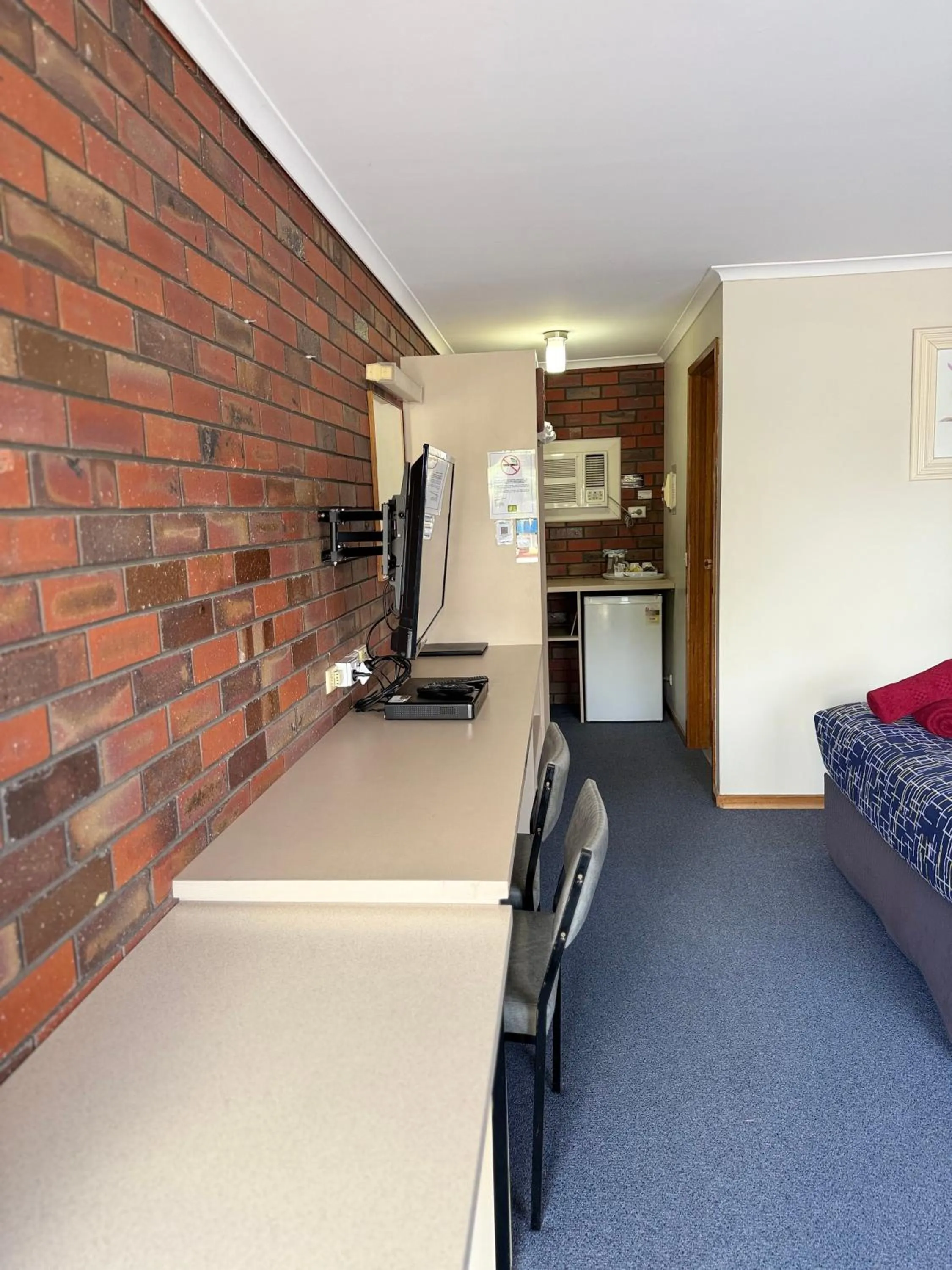 Bed in Coorrabin Motor Inn