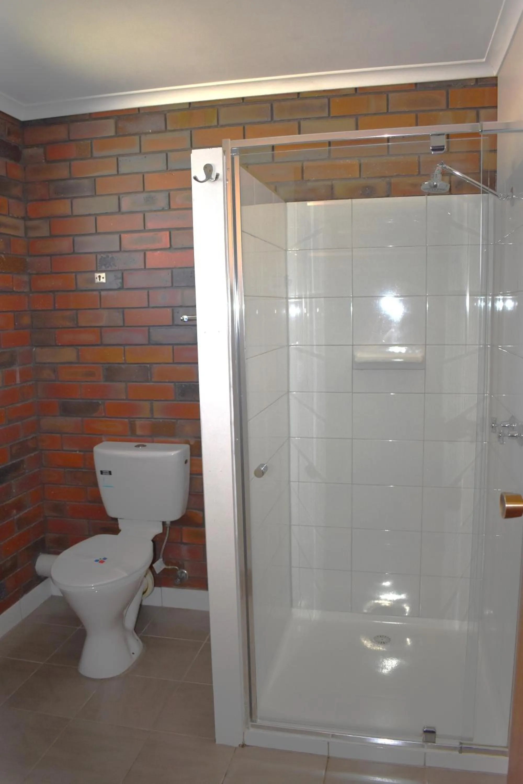 Shower in Coorrabin Motor Inn