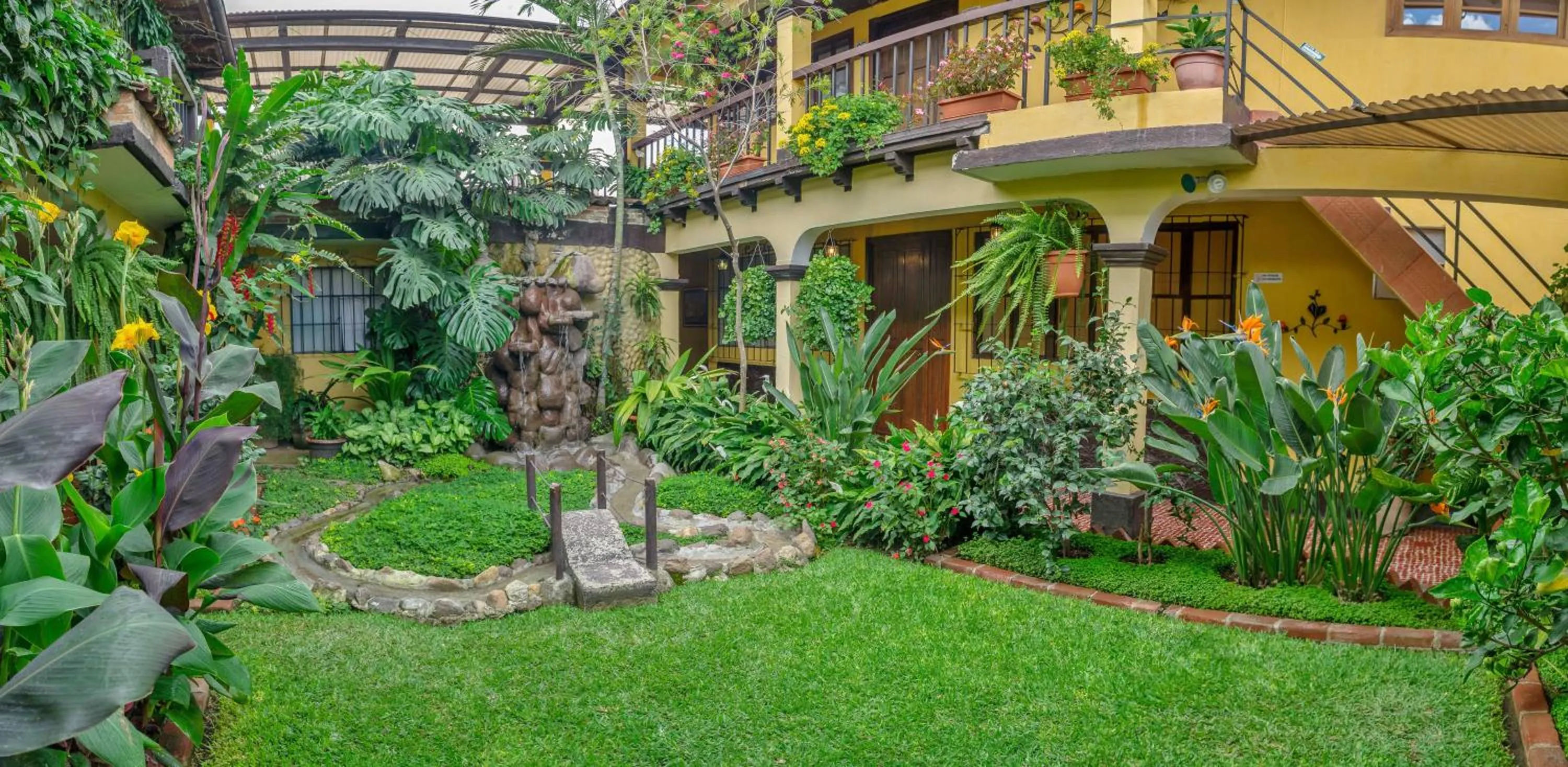 Garden in Hotel Las Camelias Inn by AHS