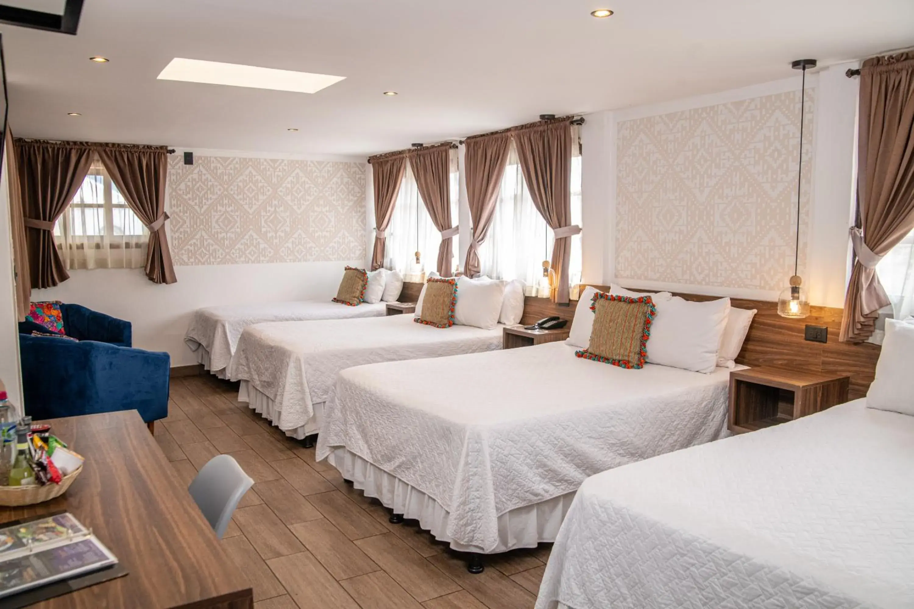 Triple Room with Private Bathroom in Hotel Las Camelias Inn by AHS Triple Room with Private Bathroom in Hotel Las Camelias Inn by AHS